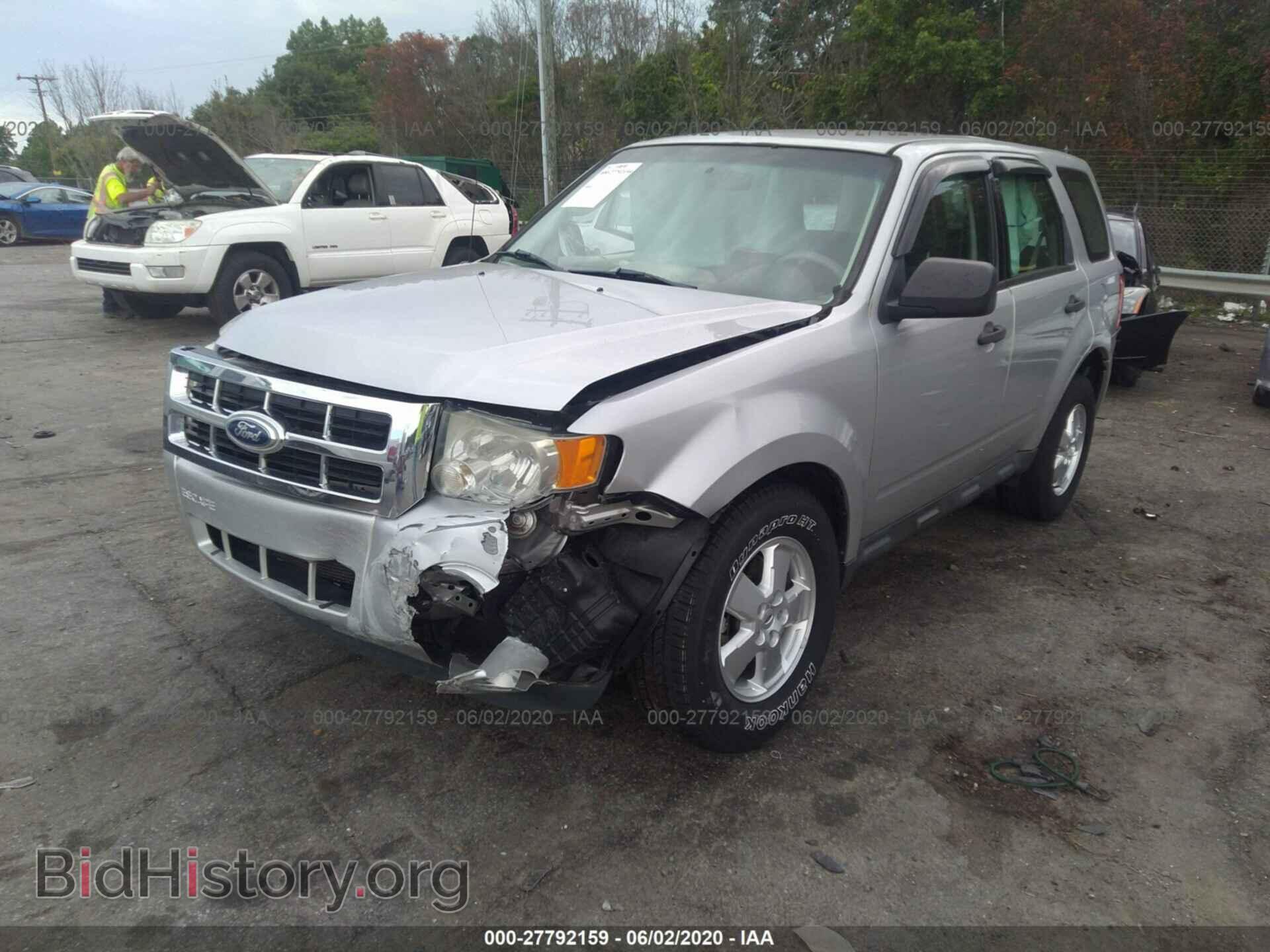 2011 FORD ESCAPE - VIN: 1FMCU0C73BKB57213 - Фото 2