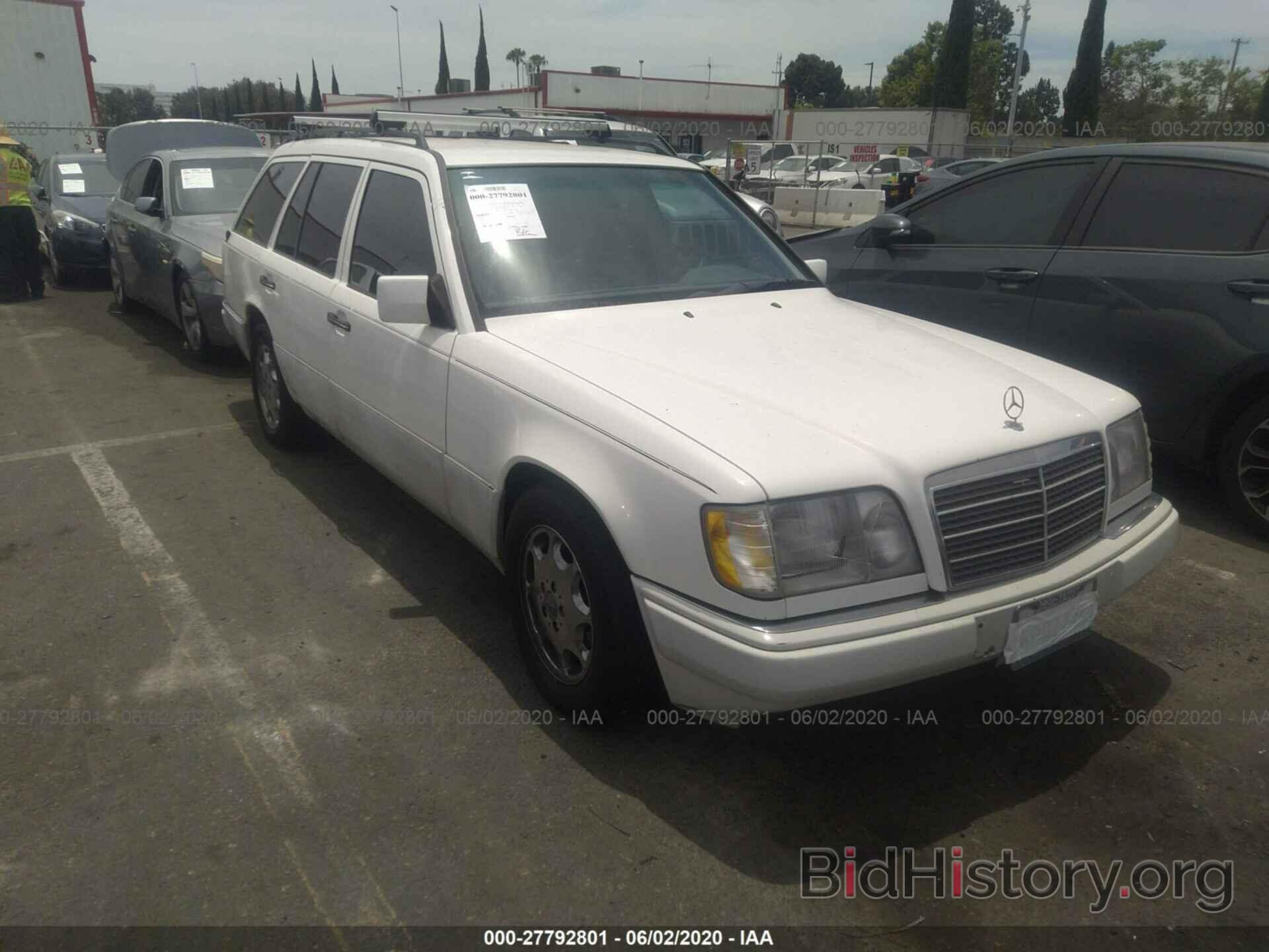 Photo WDBEA92E2SF304560 - MERCEDES-BENZ E 1995