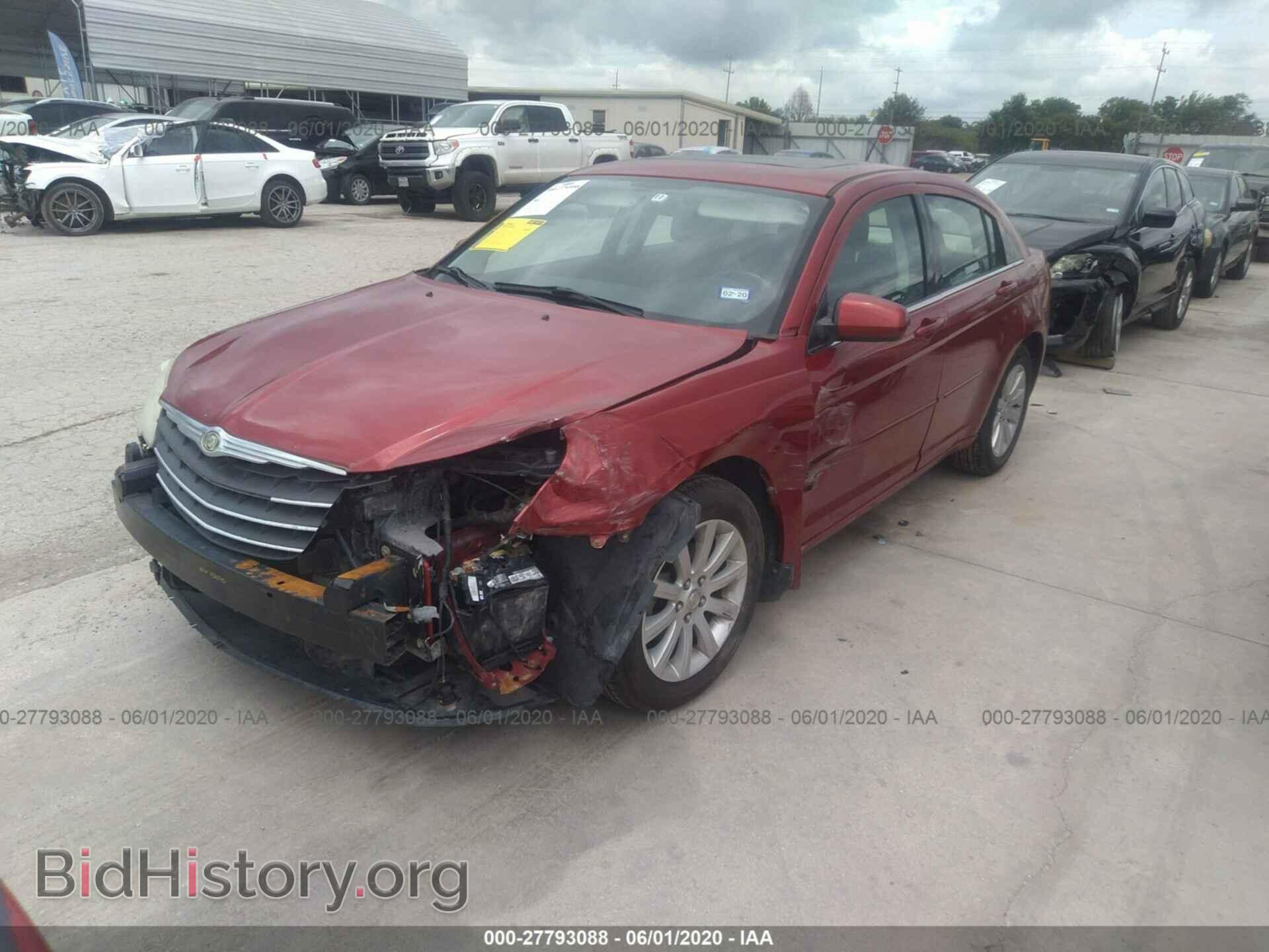 2010 CHRYSLER SEBRING - VIN: 1C3CC5FB7AN165336 - Фото 2