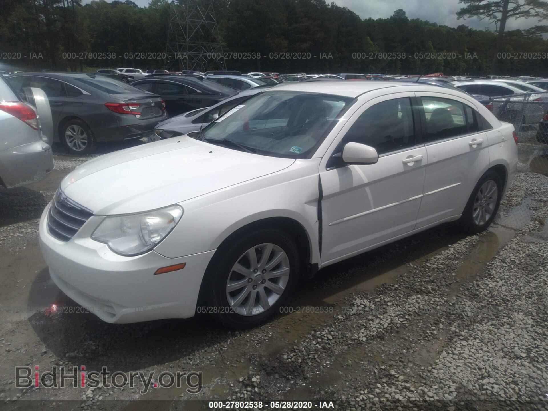 2010 CHRYSLER SEBRING - VIN: 1C3CC5FDXAN192368 - Фото 2