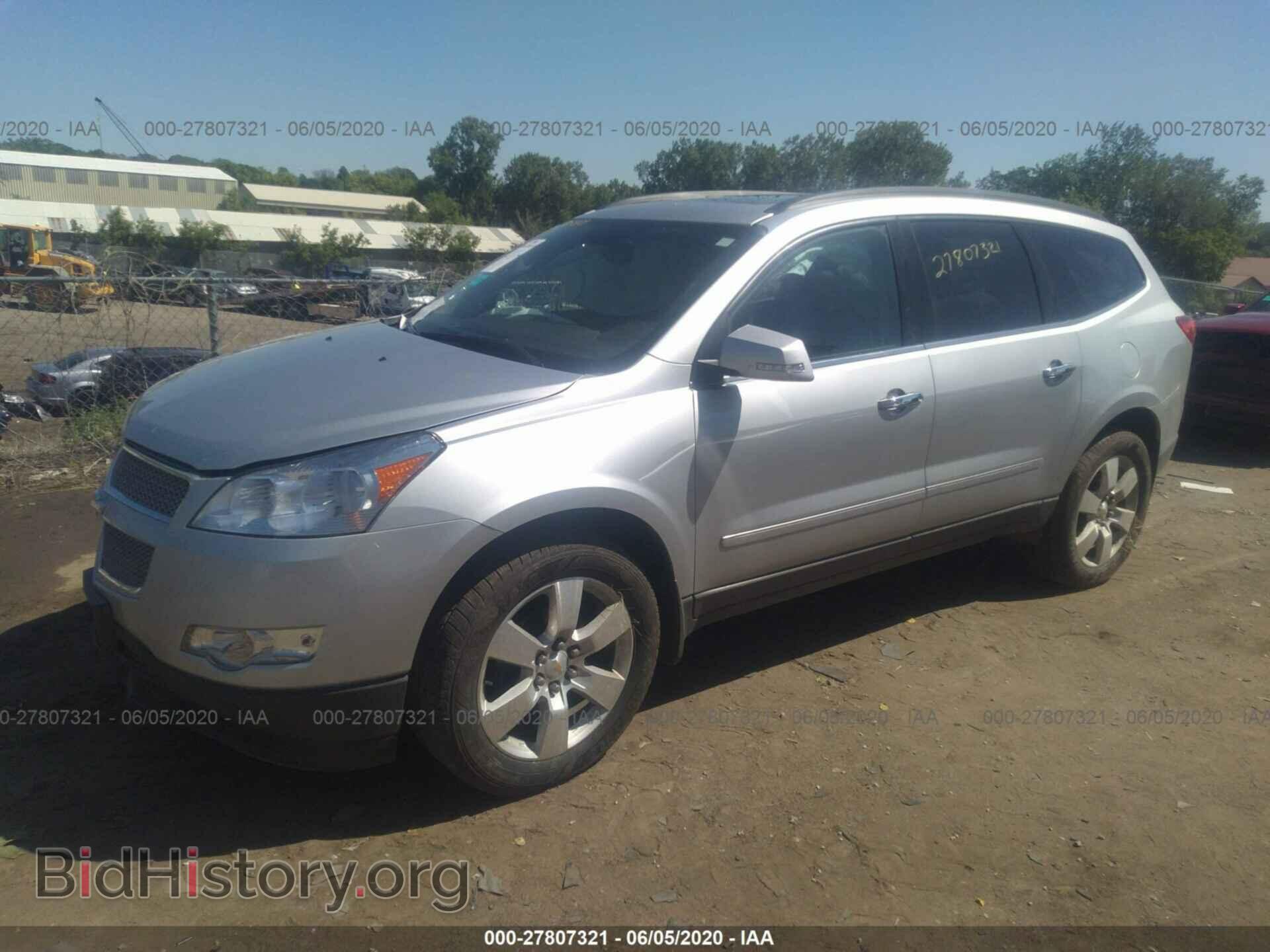 2011 CHEVROLET TRAVERSE - VIN: 1GNKVLED7BJ223292 - Фото 2