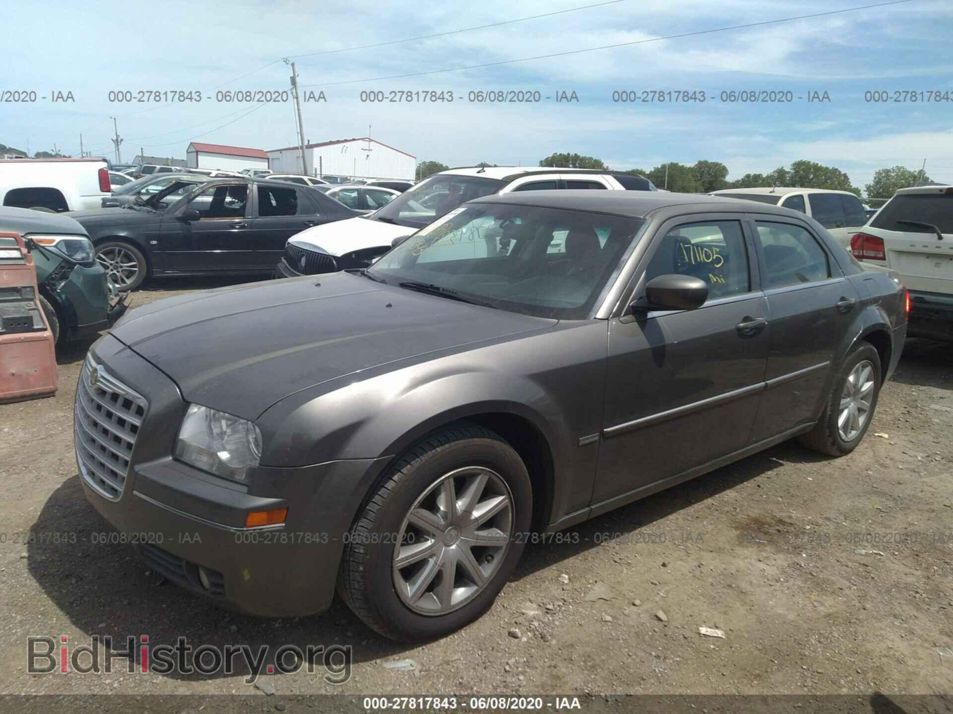 2009 CHRYSLER 300 - VIN: 2C3KA53V59H611567 - Фото 2