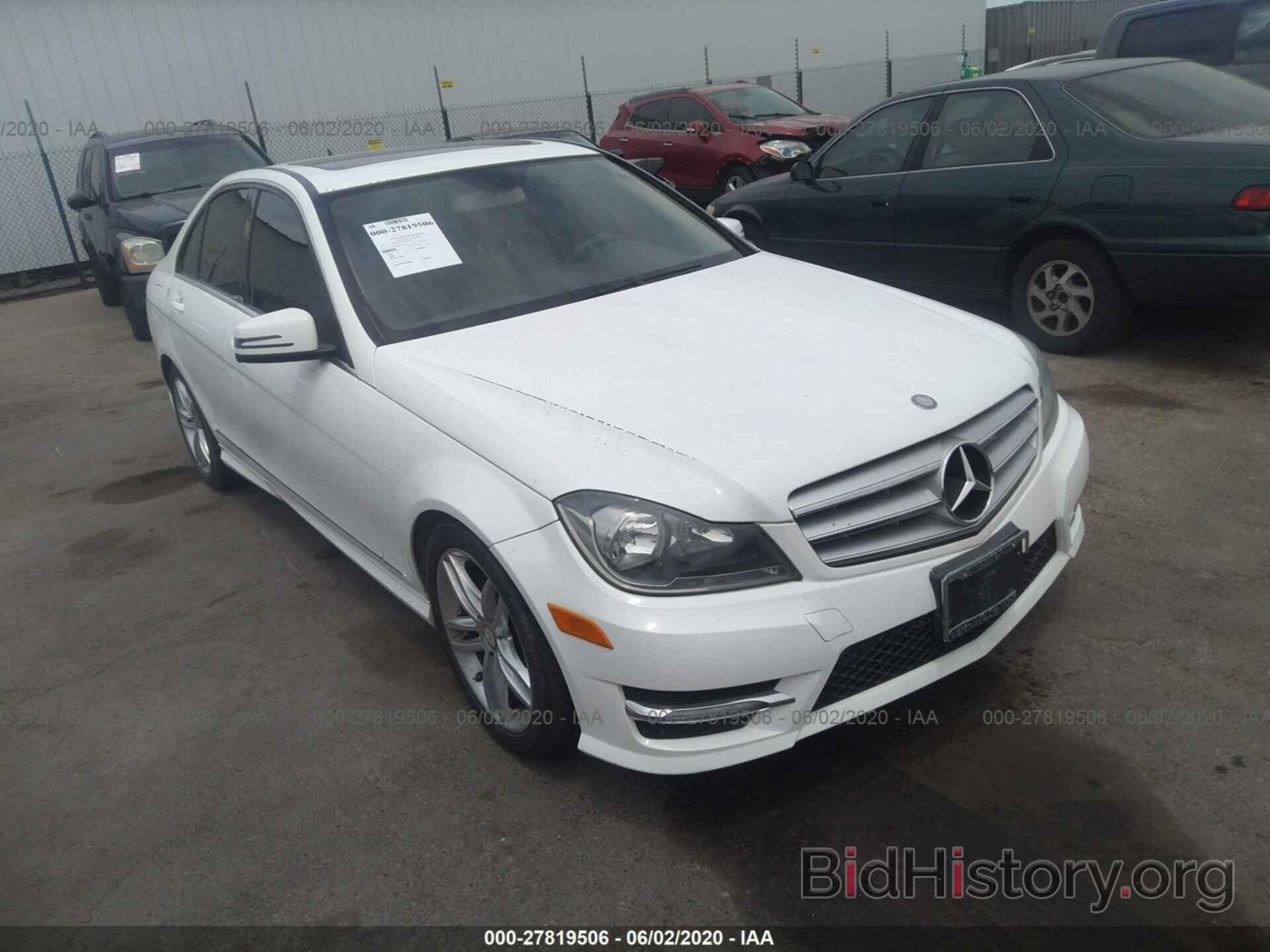 Photo WDDGF4HB0DR265387 - MERCEDES-BENZ C 2013