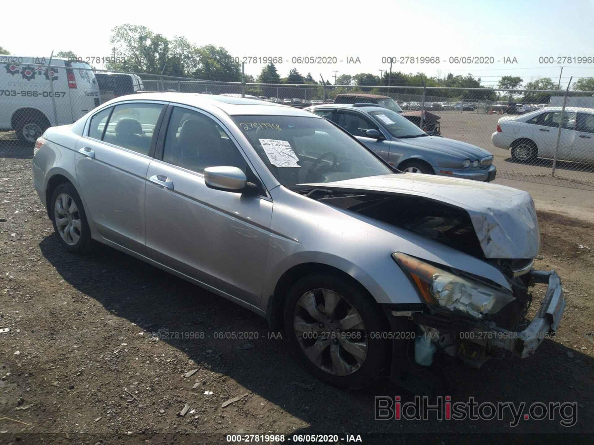 Photo 1HGCP3F80AA022679 - HONDA ACCORD SDN 2010