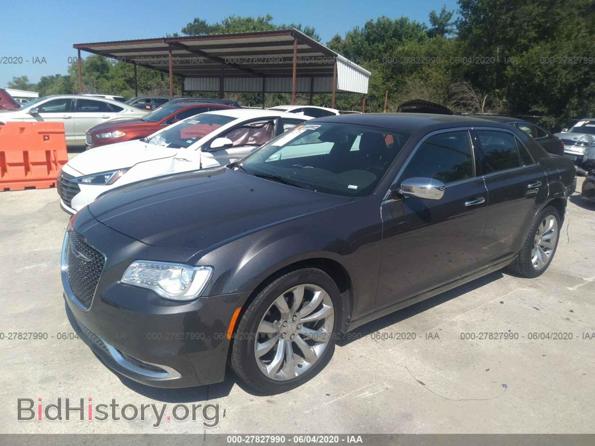 2019 CHRYSLER 300 - VIN: 2C3CCAEG1KH698184 - Фото 2