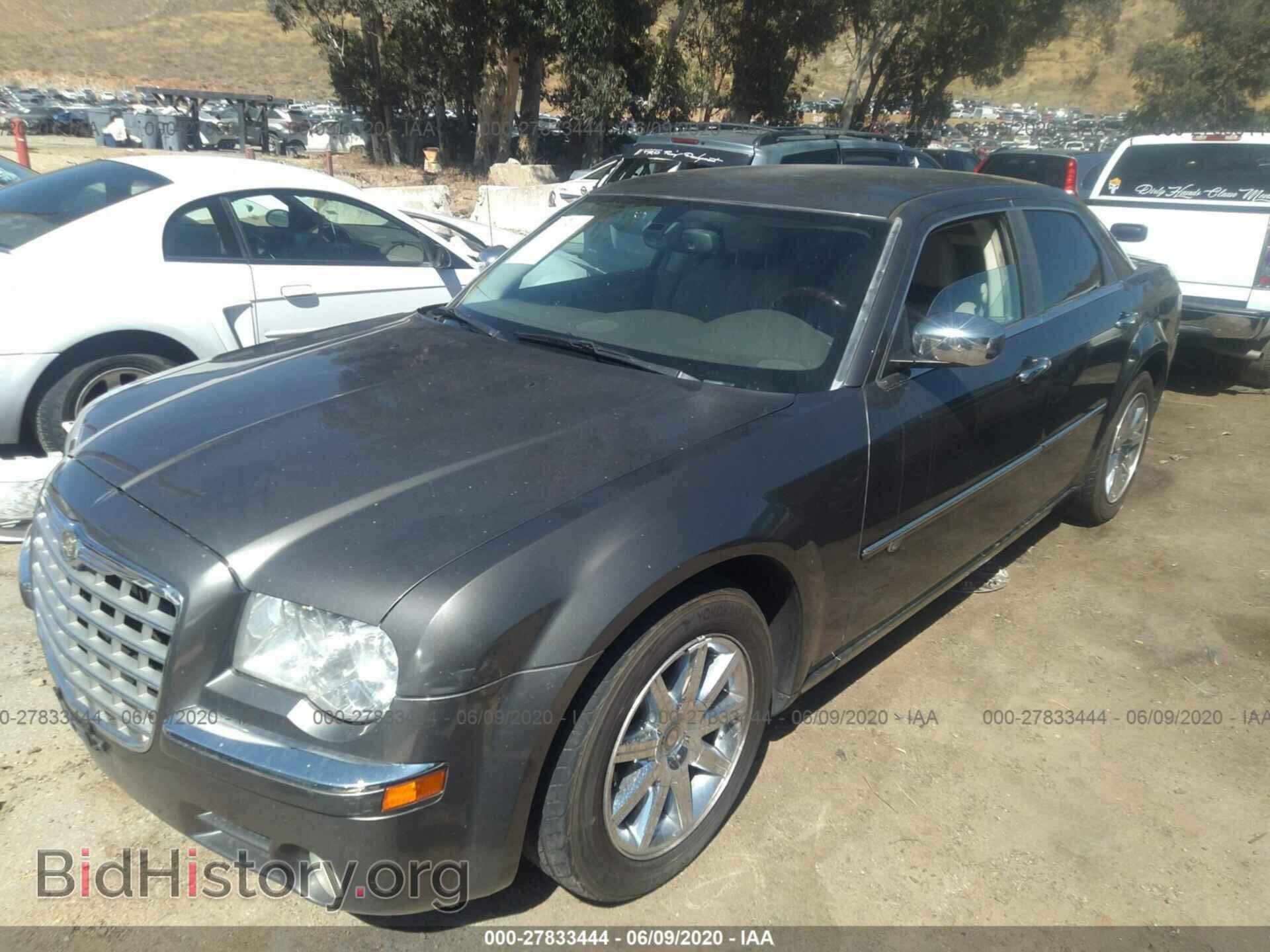2009 CHRYSLER 300C - VIN: 2C3KA63T09H625963 - Фото 2