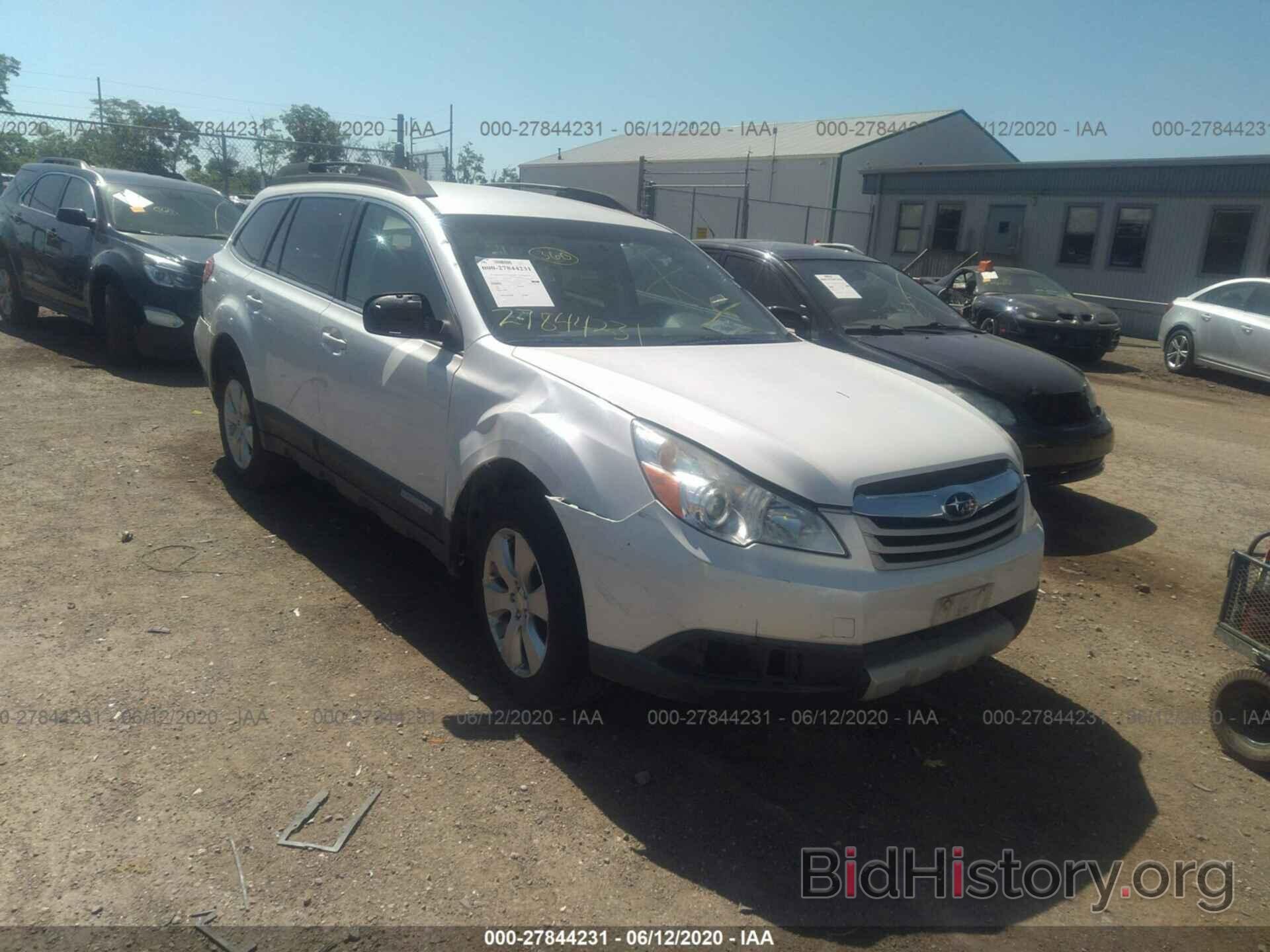 Photo 4S4BRCJC3B3338272 - SUBARU OUTBACK 2011