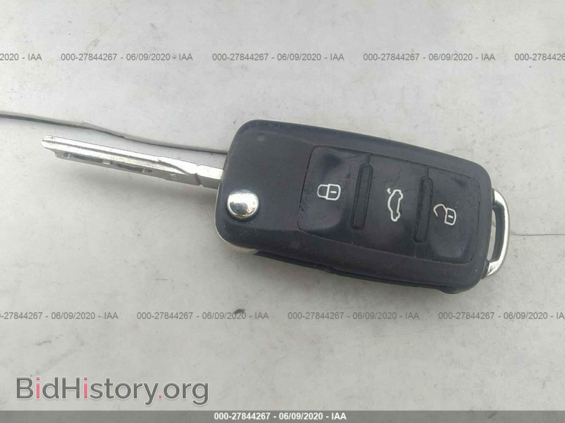 2014 VOLKSWAGEN BEETLE - VIN: 3VW5P7AT7EM800296 - Фото 11