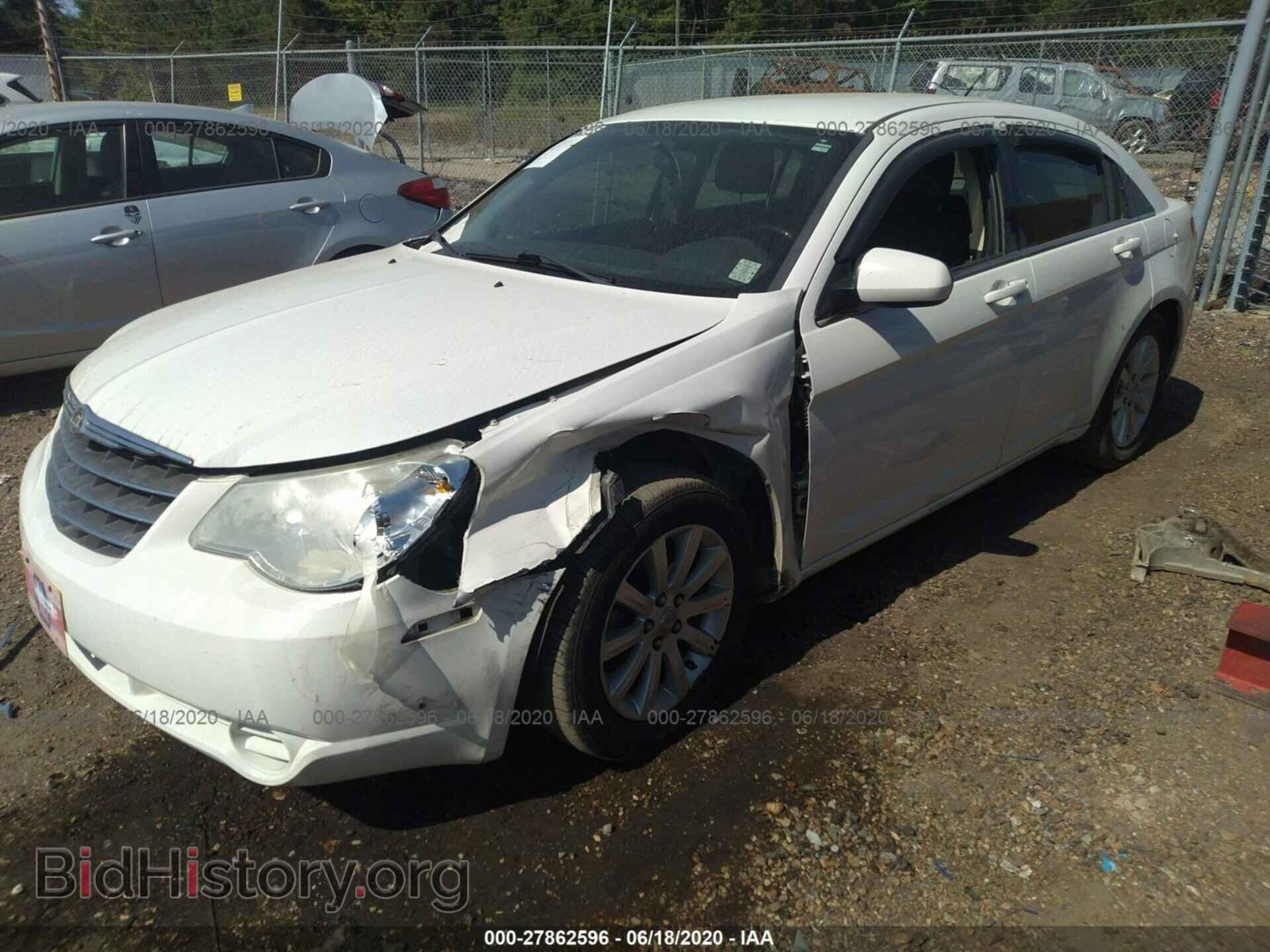 2010 CHRYSLER SEBRING - VIN: 1C3CC5FB1AN224011 - Фото 2