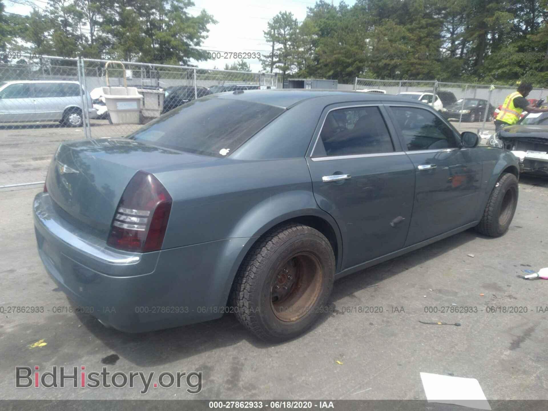 2006 CHRYSLER 300C - VIN: 2C3KA63H26H285562 - Фото 4
