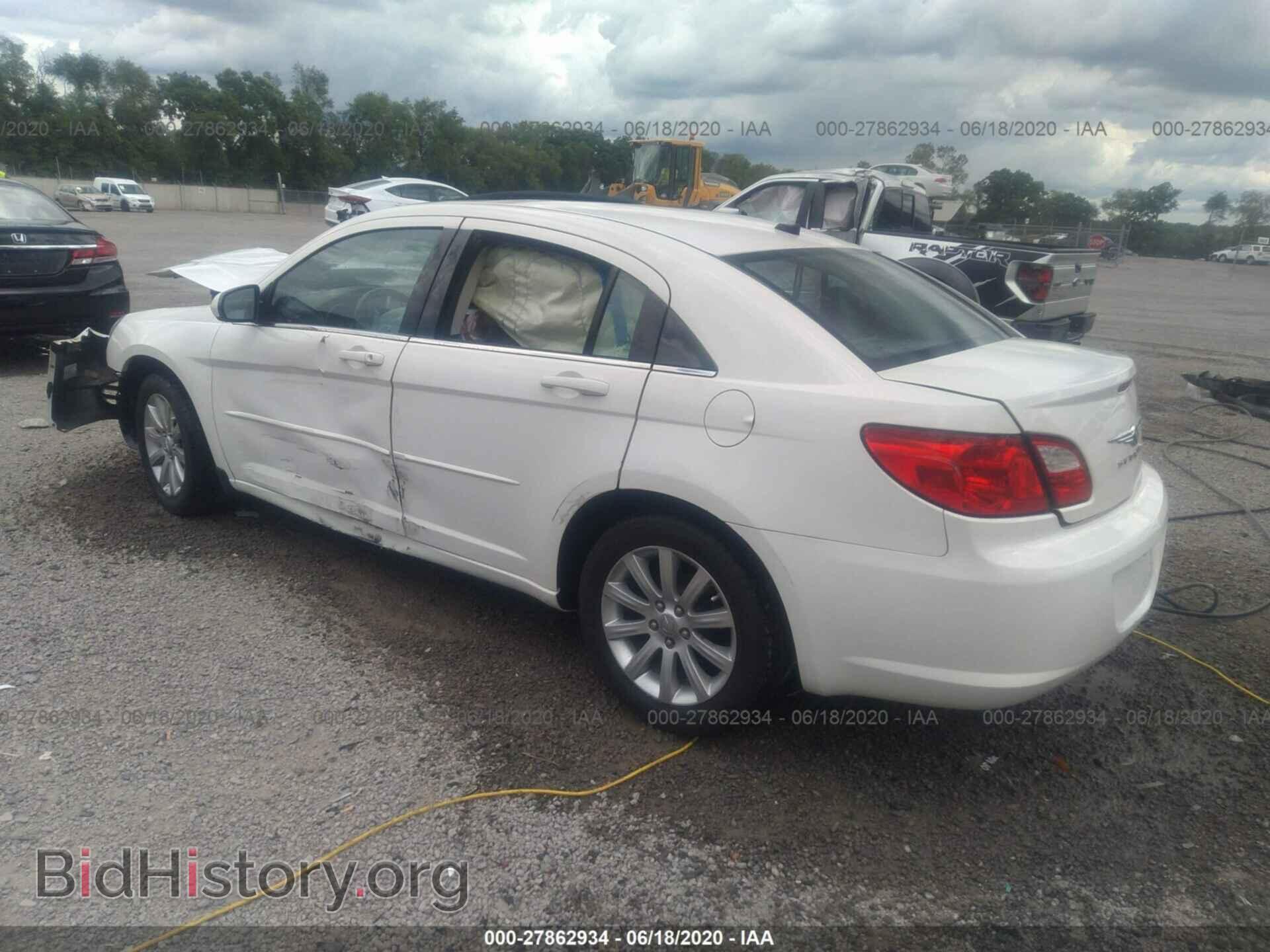 2010 CHRYSLER SEBRING - VIN: 1C3CC5FD7AN187550 - Фото 3