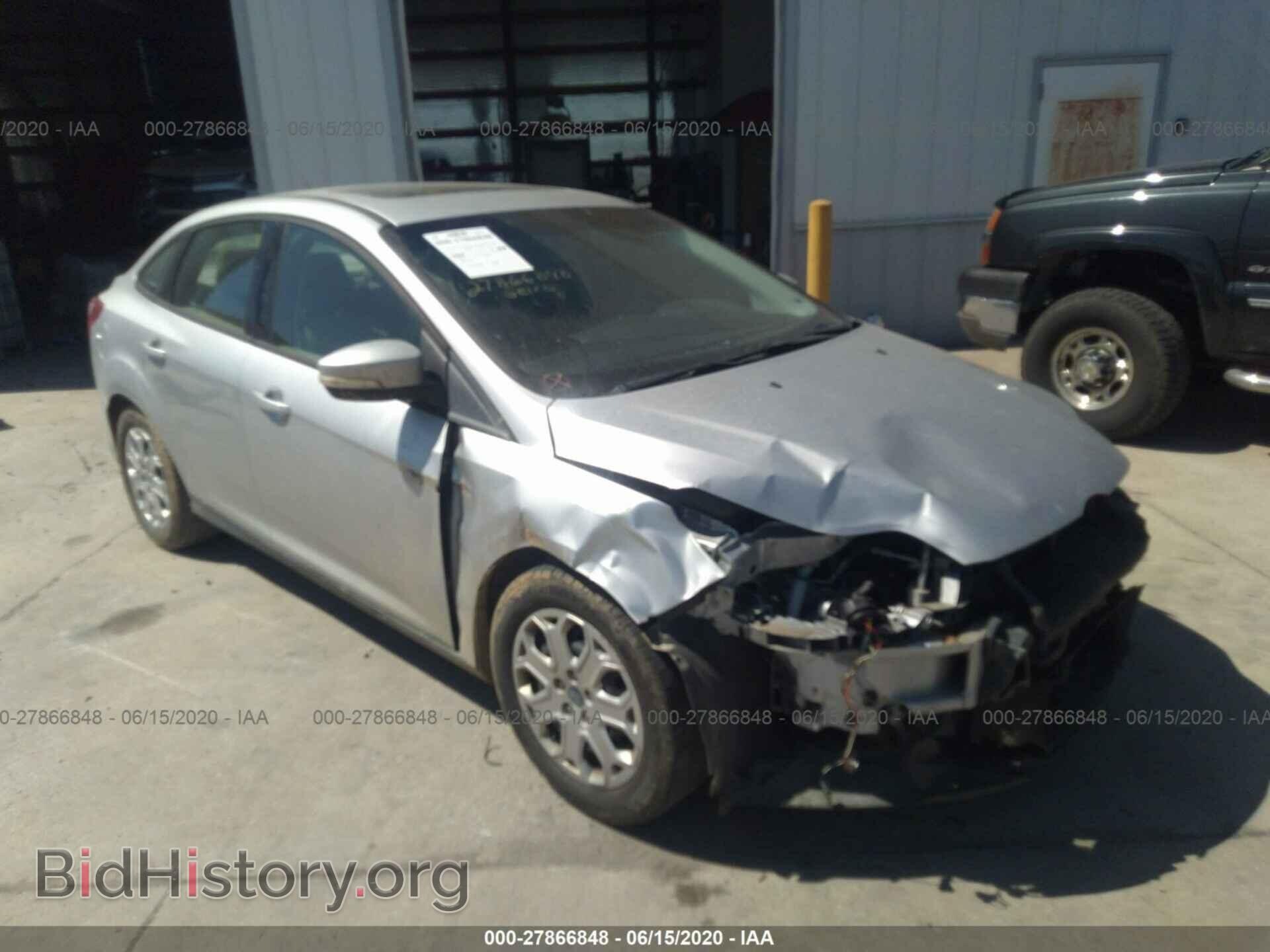Photo 1FAHP3F22CL****** - FORD FOCUS 2012