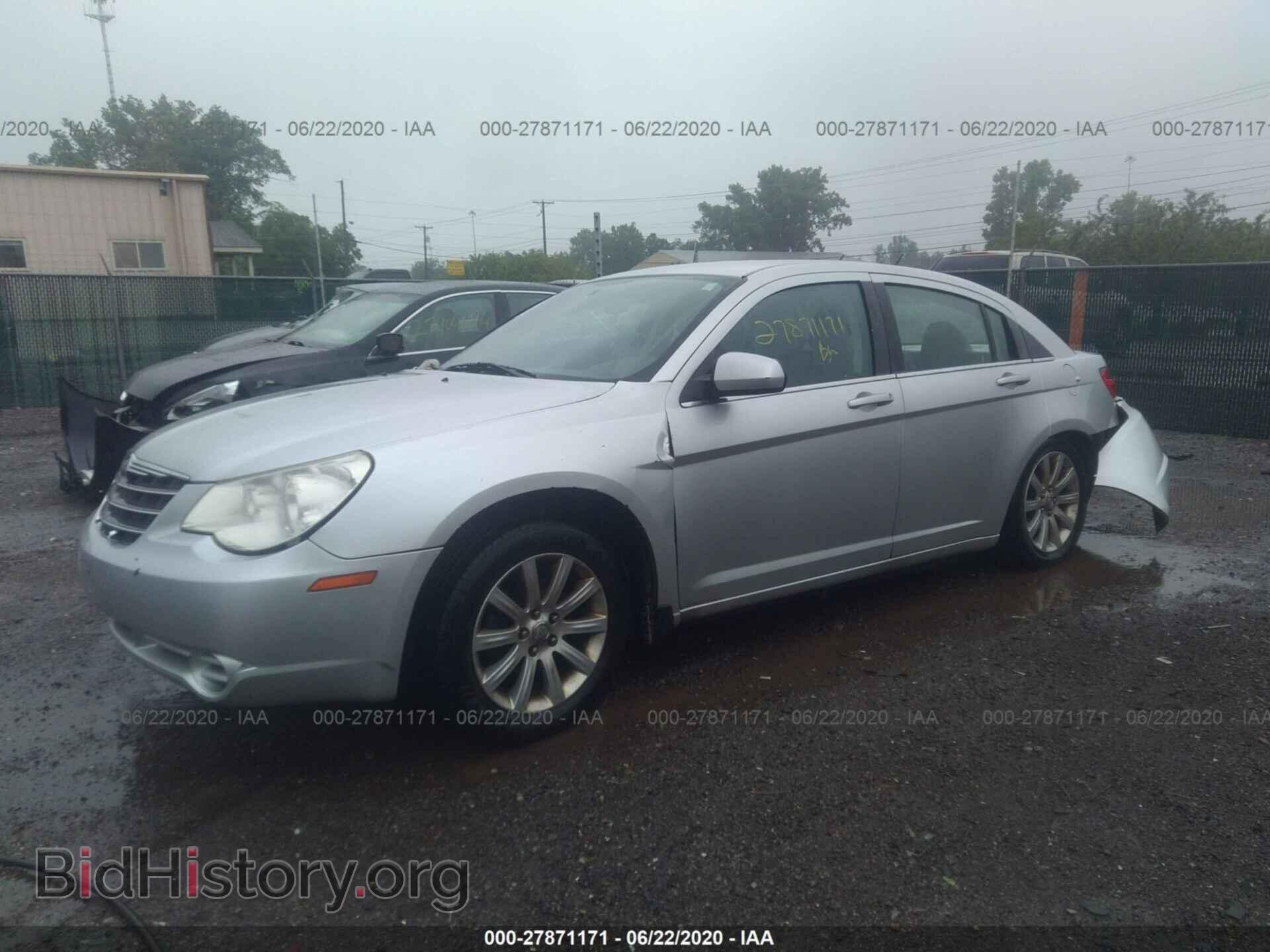 2010 CHRYSLER SEBRING - VIN: 1C3CC5FB7AN193069 - Фото 2