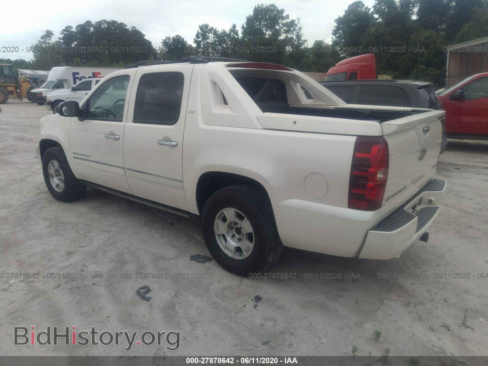 2011 CHEVROLET AVALANCHE - VIN: 3GNMCGE02BG366039 - Фото 3