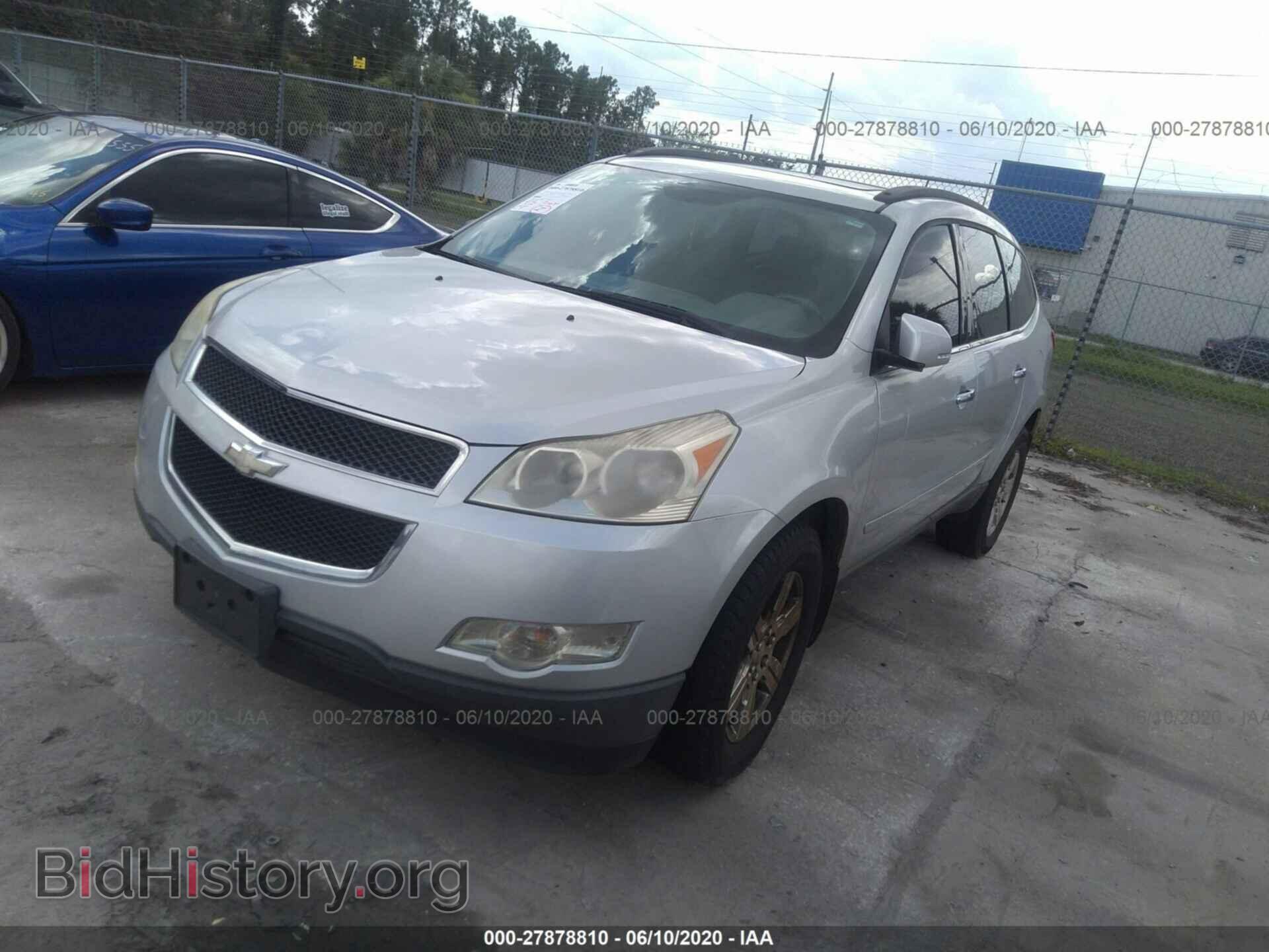 2011 CHEVROLET TRAVERSE - VIN: 1GNKVJED2BJ379843 - Фото 2