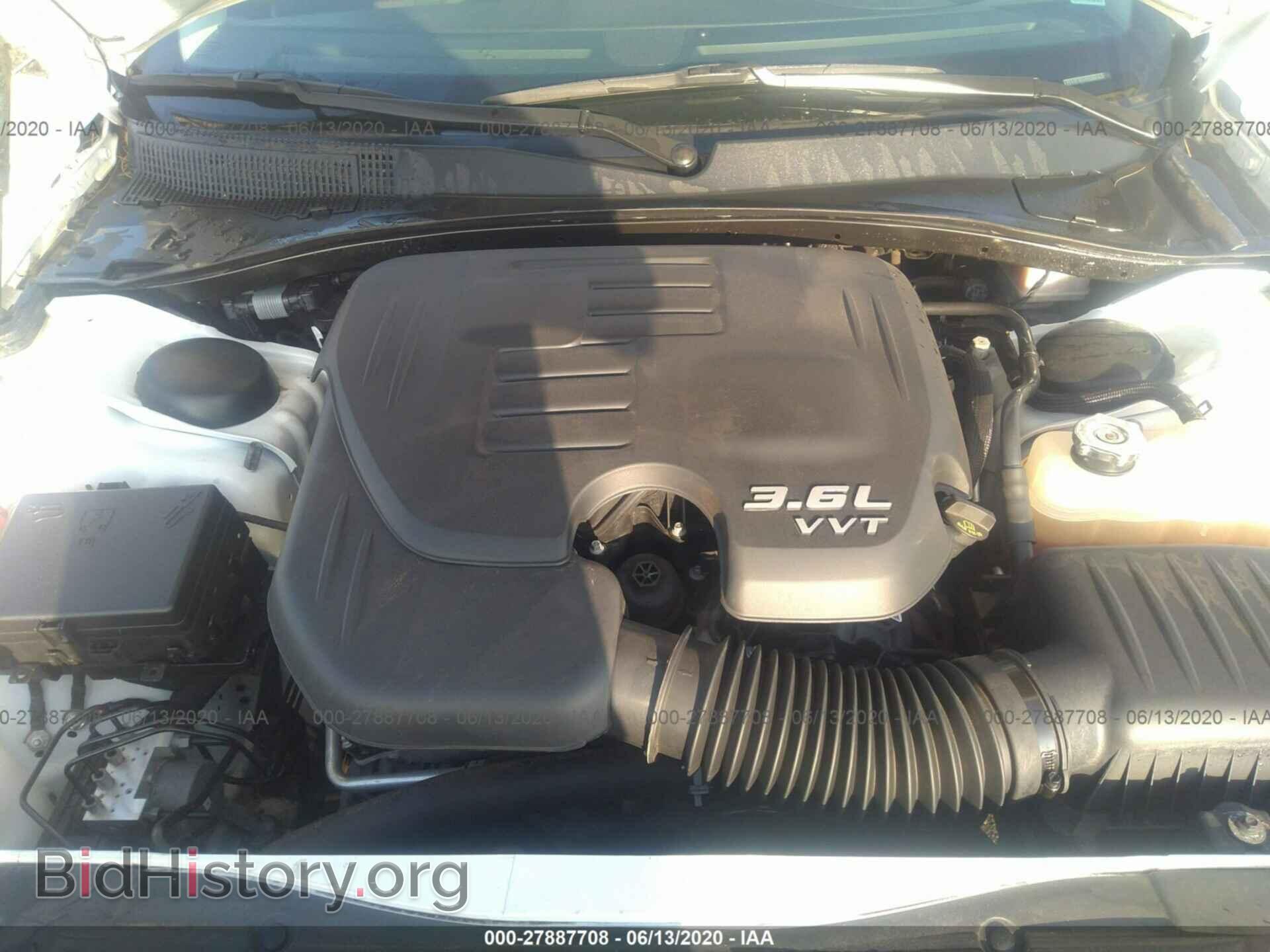 2019 CHRYSLER 300 - VIN: 2C3CCAEG6KH536616 - Фото 10