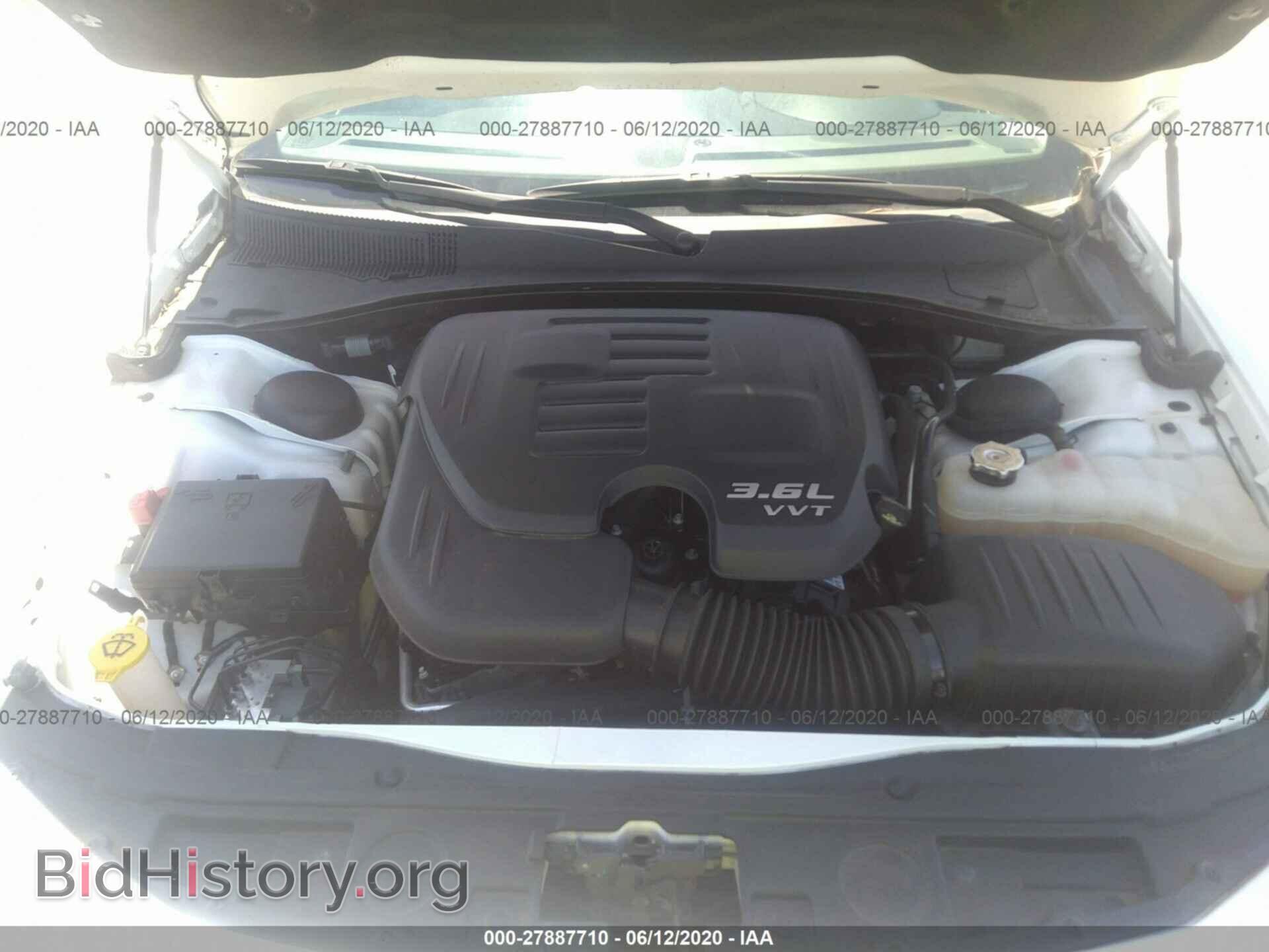 2019 CHRYSLER 300 - VIN: 2C3CCAEG5KH536624 - Фото 10