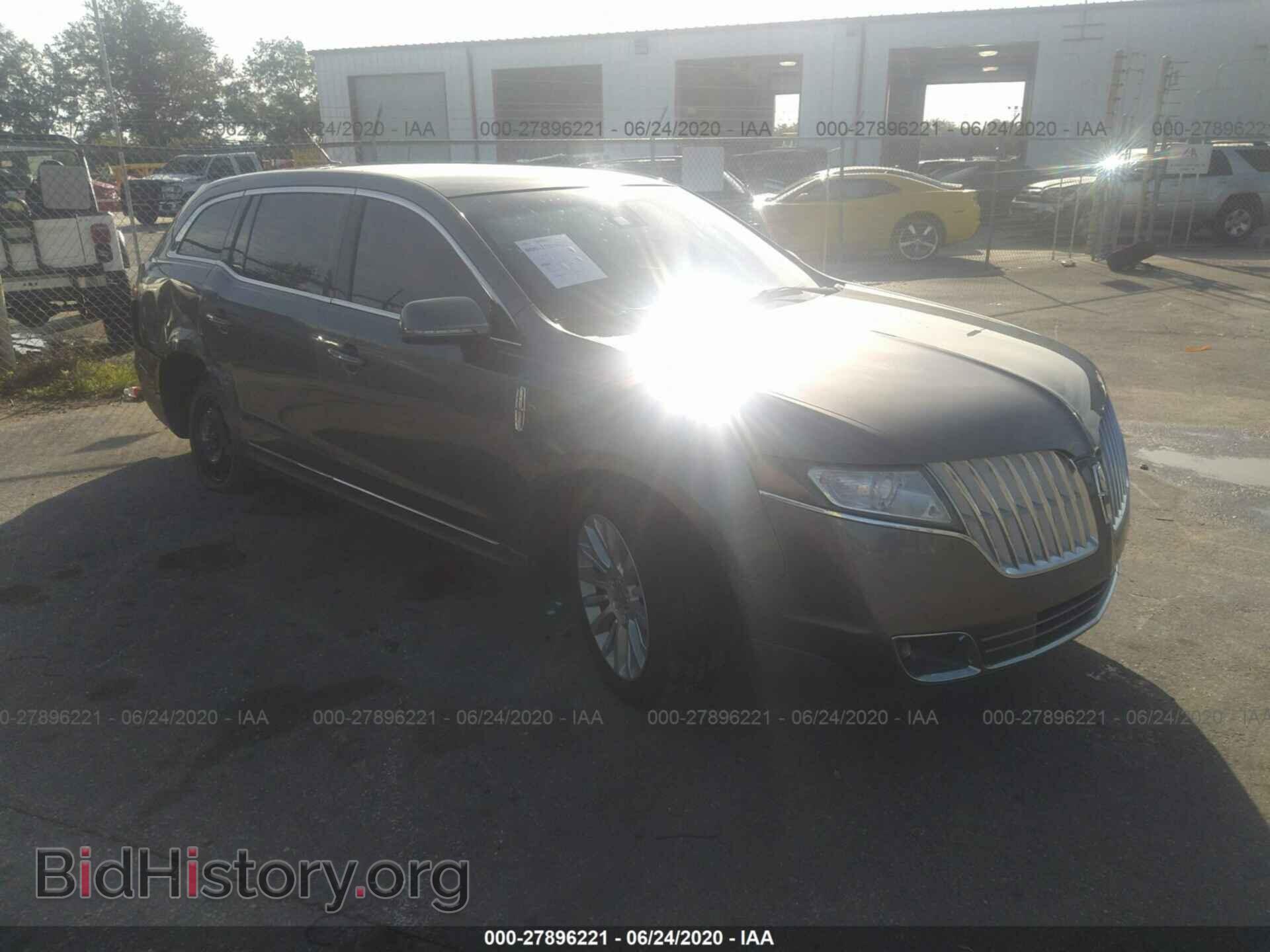 Photo 2LMHJ5AR3ABJ28193 - LINCOLN MKT 2010