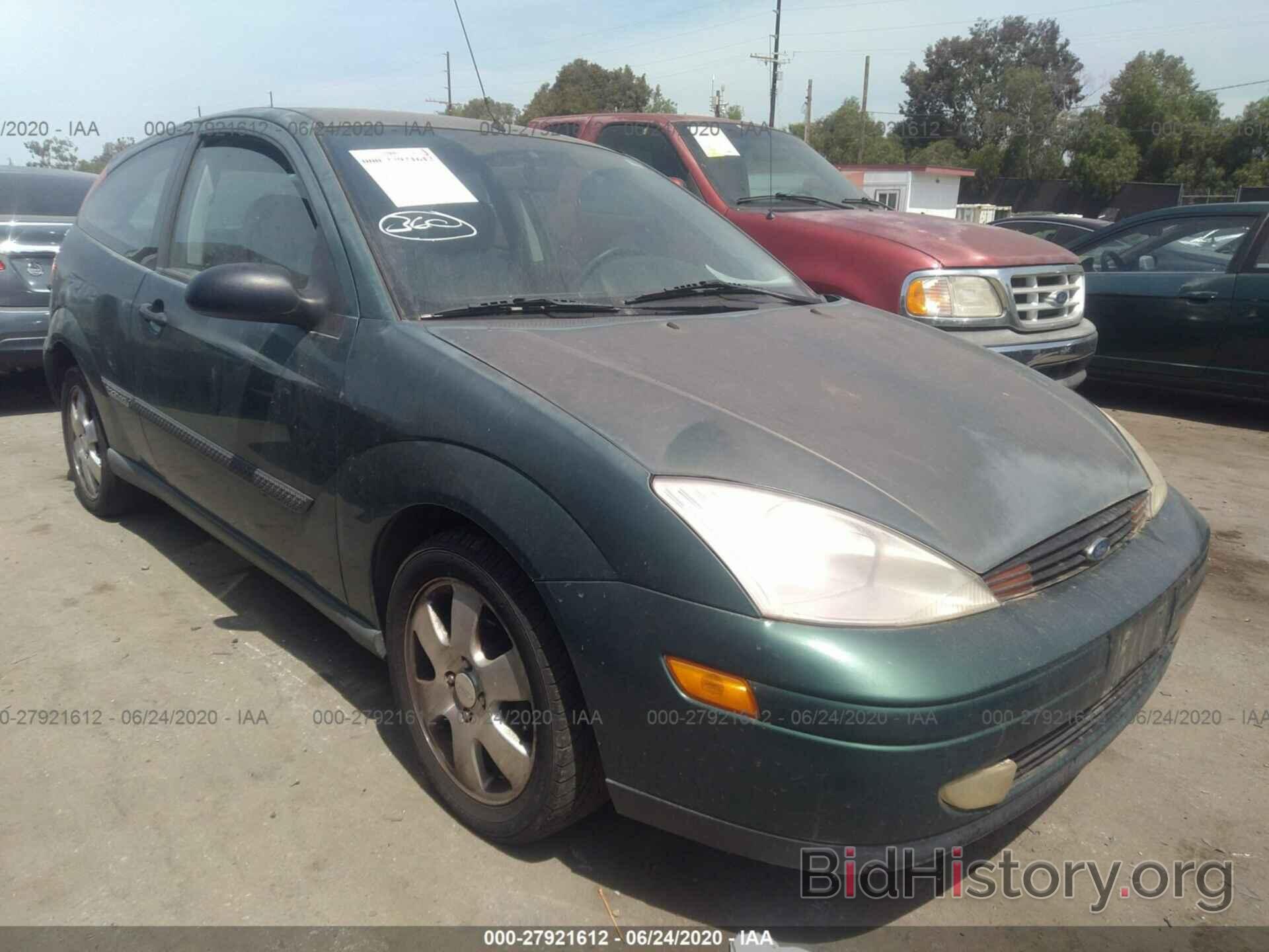 Photo 3FAFP3137YP241961 - Ford Focus 2000