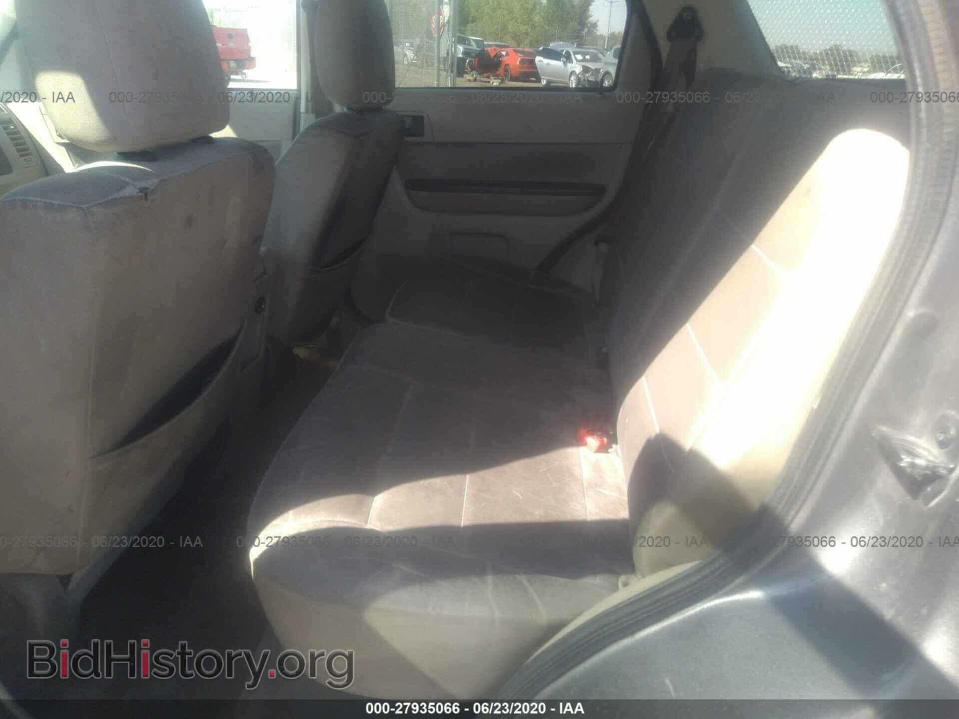 2011 FORD ESCAPE - VIN: 1FMCU0D77BKC30405 - Photo 8