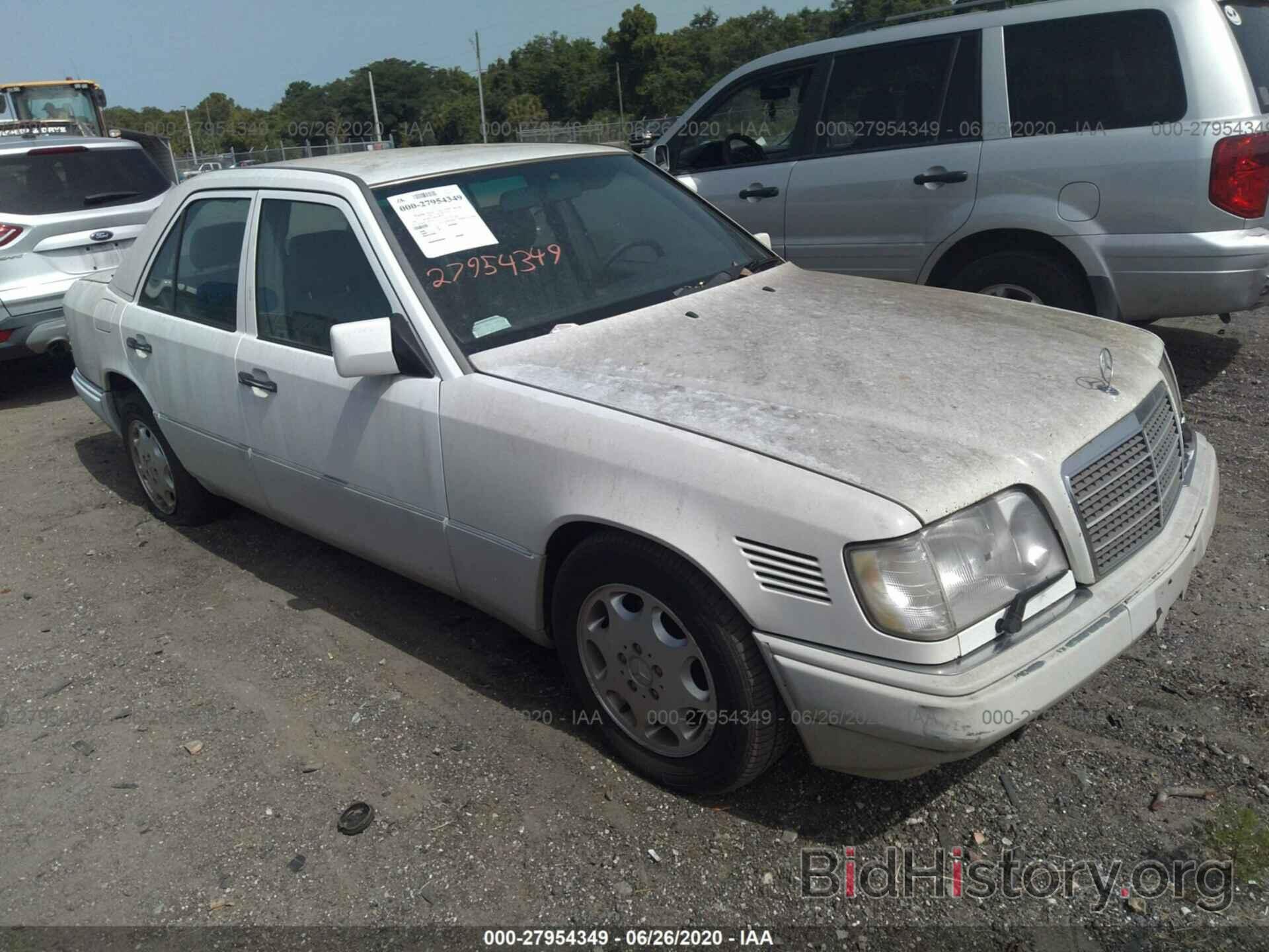 Photo WDBEB31E0SC093159 - MERCEDES-BENZ E 1995