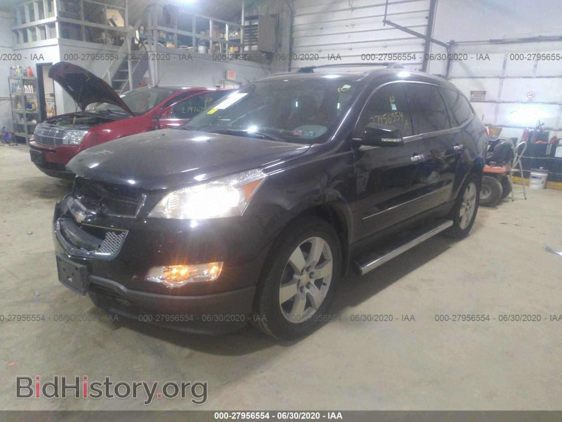 2012 CHEVROLET TRAVERSE - VIN: 1GNKVLEDXCJ413069 - Фото 2
