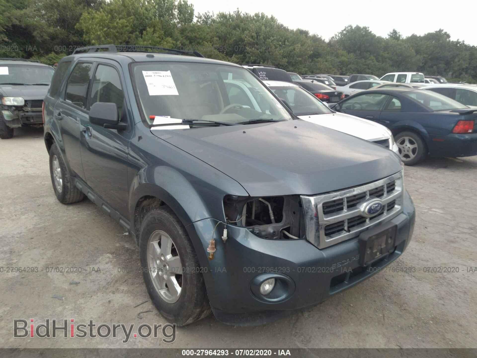 Photo 1FMCU0D76BKA61851 - FORD ESCAPE 2011