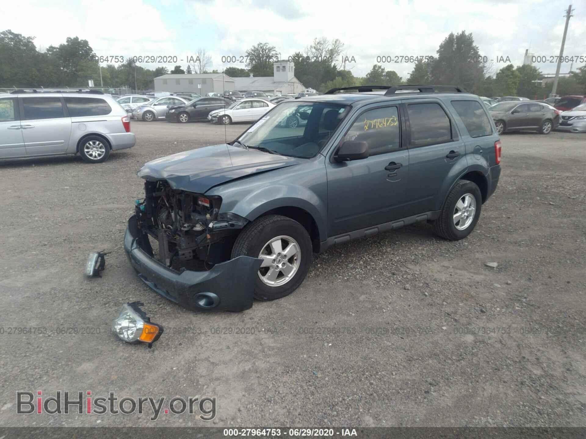 2011 FORD ESCAPE - VIN: 1FMCU0DG2BKB10933 - Photo 2