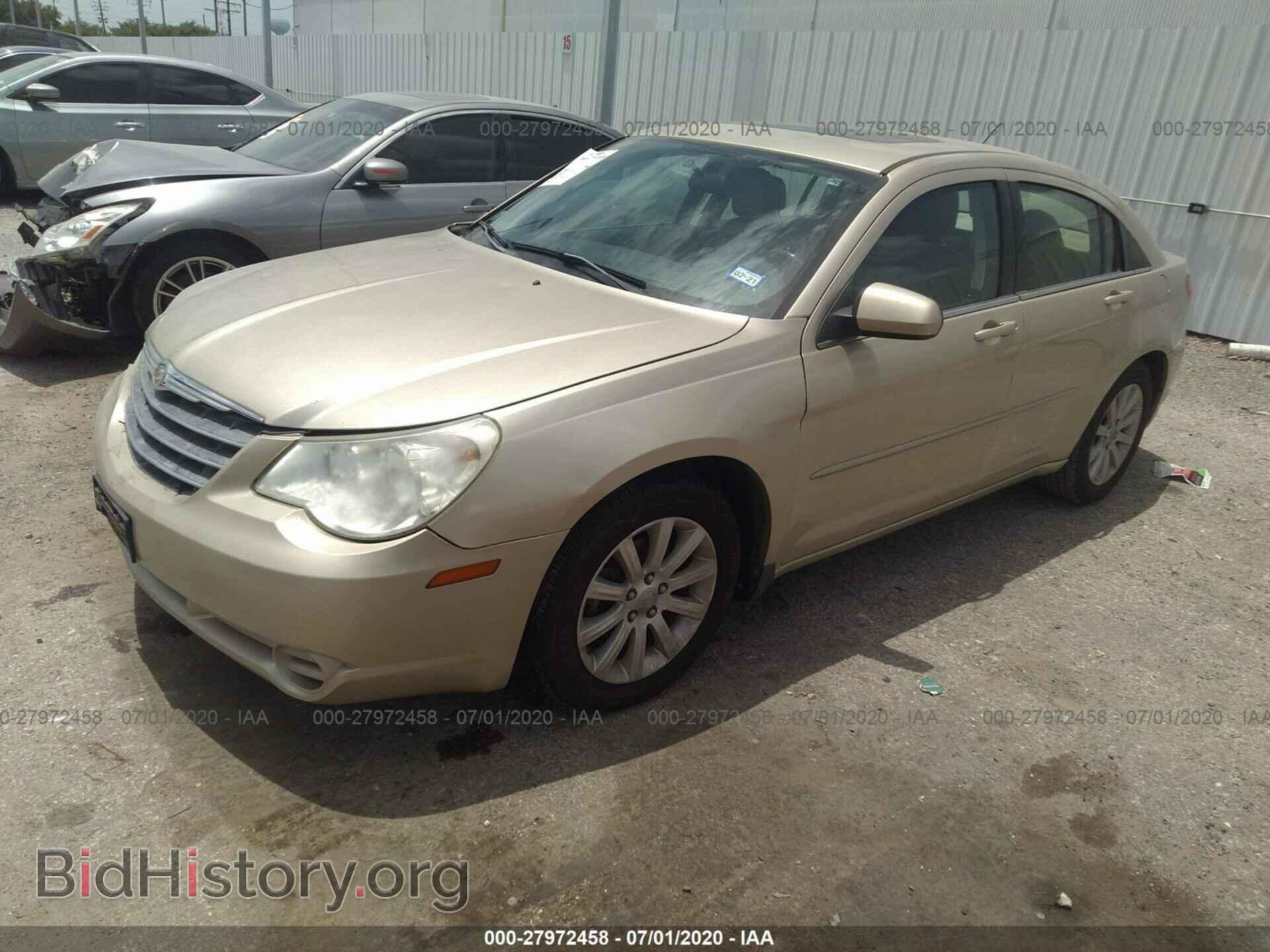 2010 CHRYSLER SEBRING - VIN: 1C3CC5FD8AN155965 - Фото 2