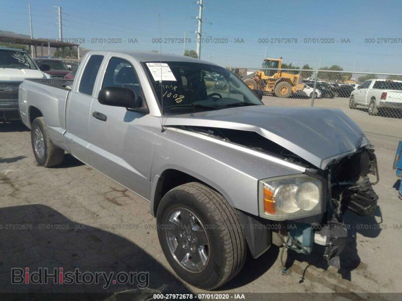 2005 Dodge DAKOTA SLT (VIN 1D7HE42N85S235686) — фото 1 из 11, IAAI, повреждение: передняя часть