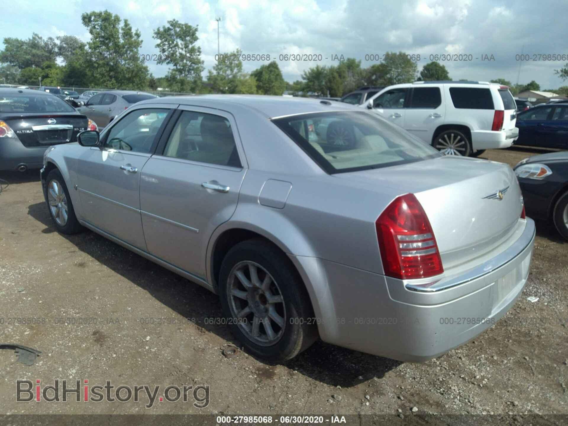 2007 CHRYSLER 300C - VIN: 2C3KA63H07H772101 - Фото 3