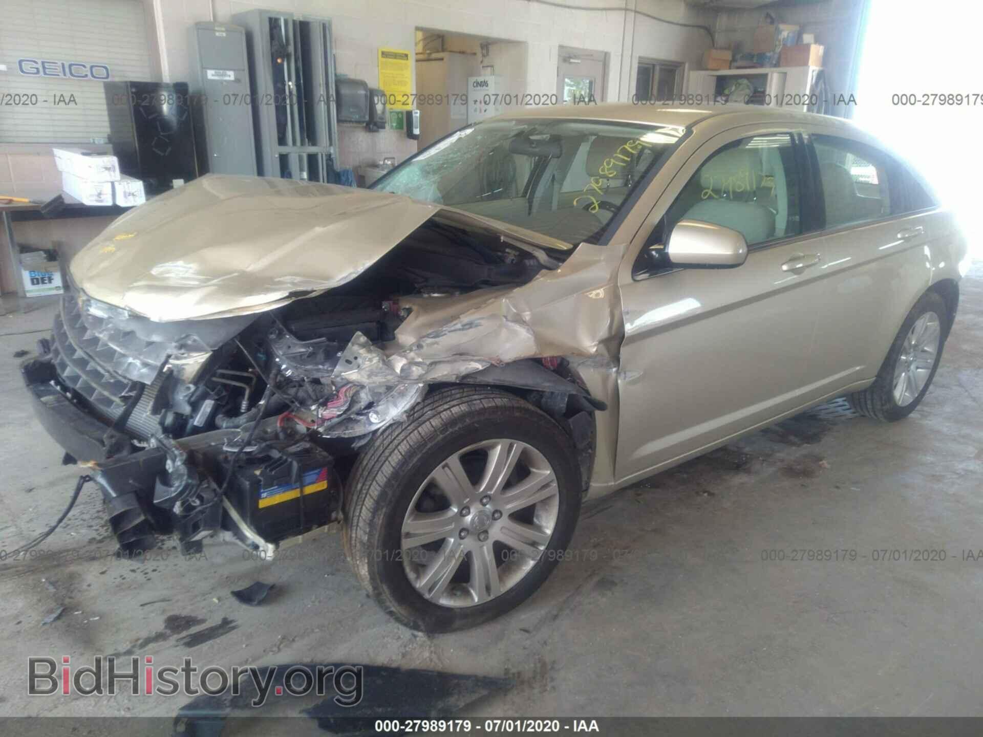 2010 CHRYSLER SEBRING - VIN: 1C3CC5FV2AN211617 - Фото 2