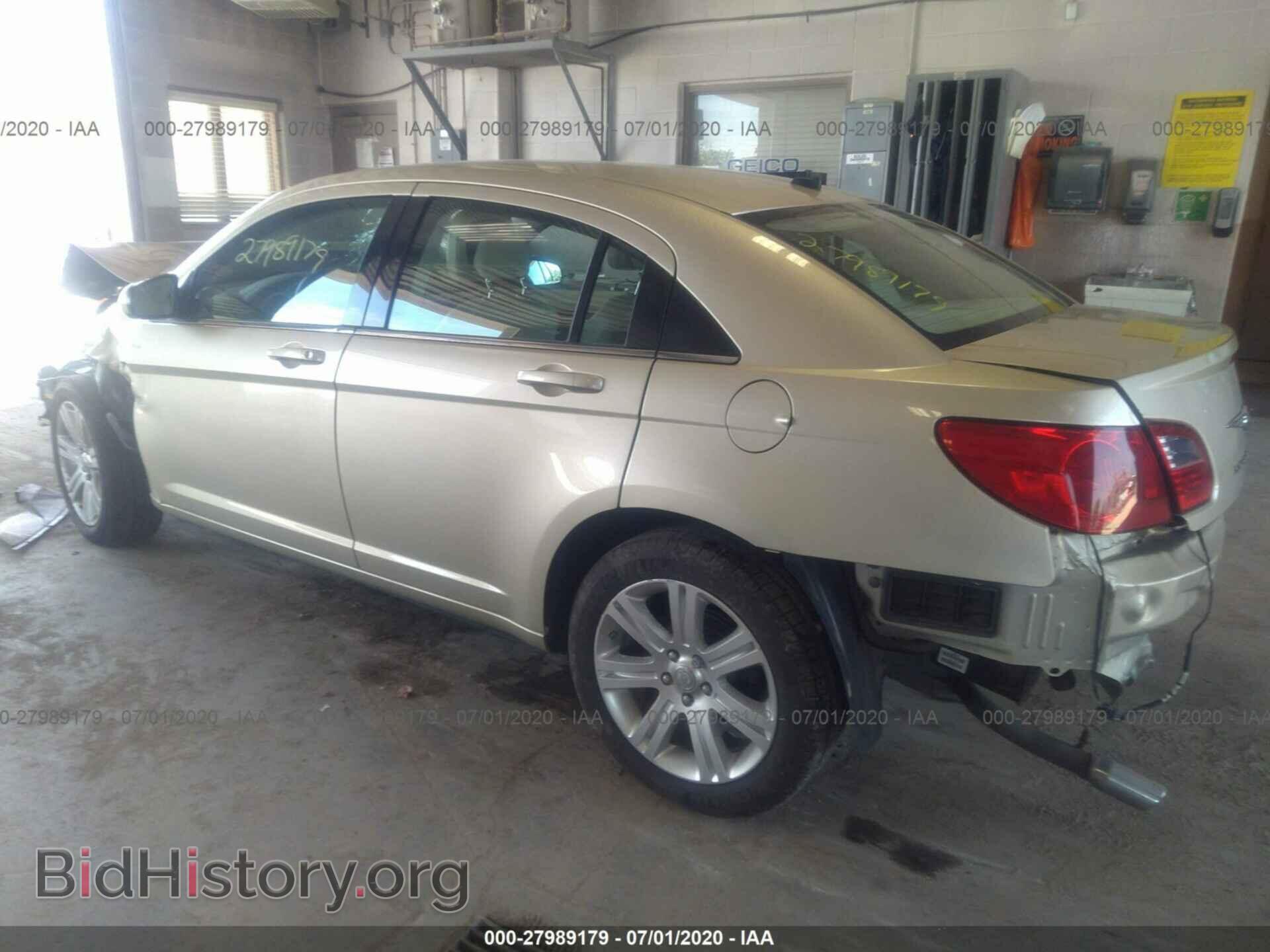 2010 CHRYSLER SEBRING - VIN: 1C3CC5FV2AN211617 - Фото 3