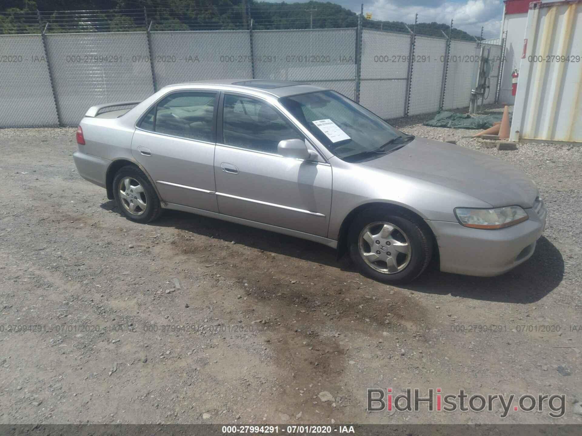 Photo 1HGCG6674XA005188 - Honda Accord 1999