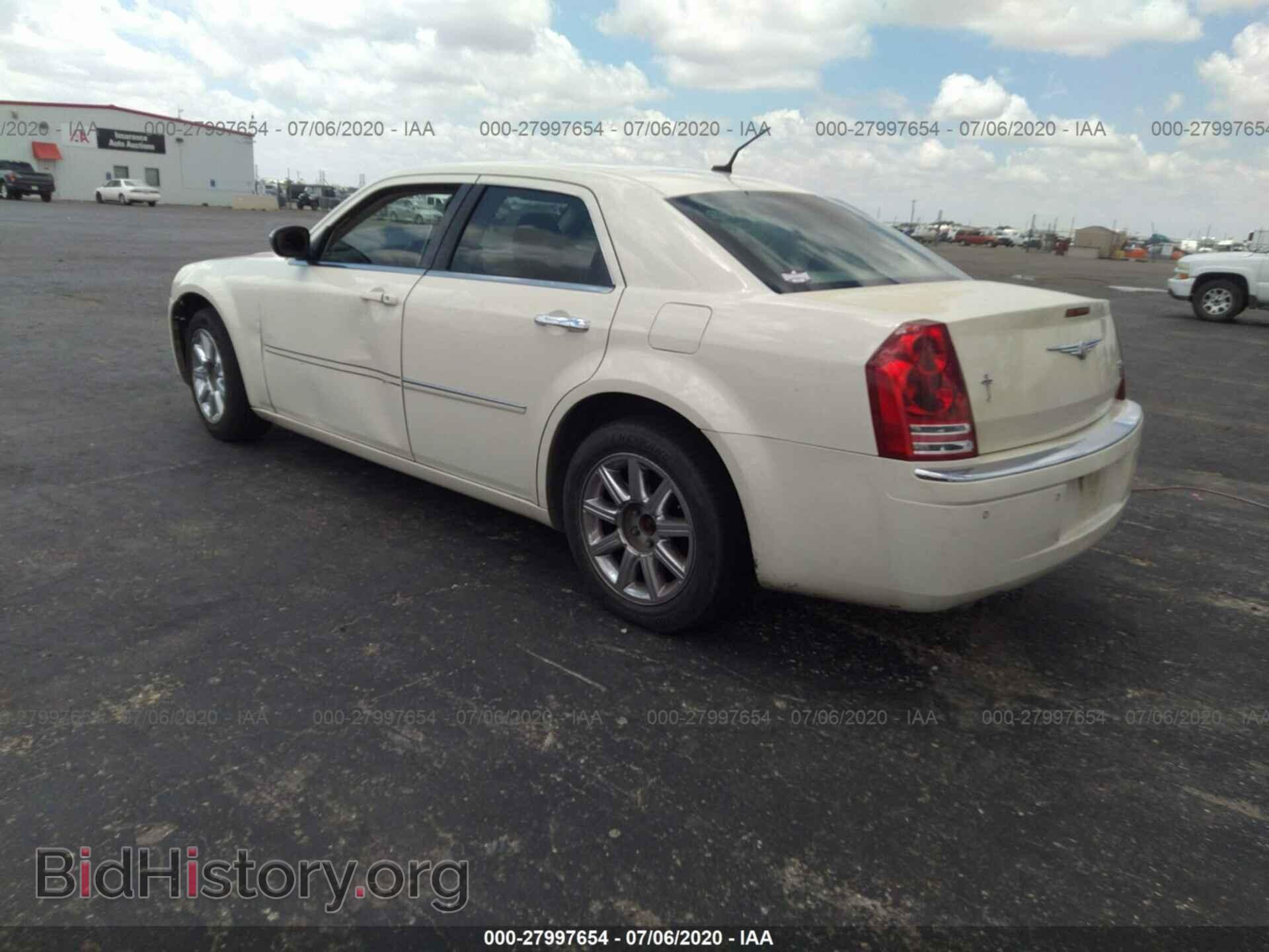 2008 CHRYSLER 300C - VIN: 2C3LA63H58H281285 - Фото 3