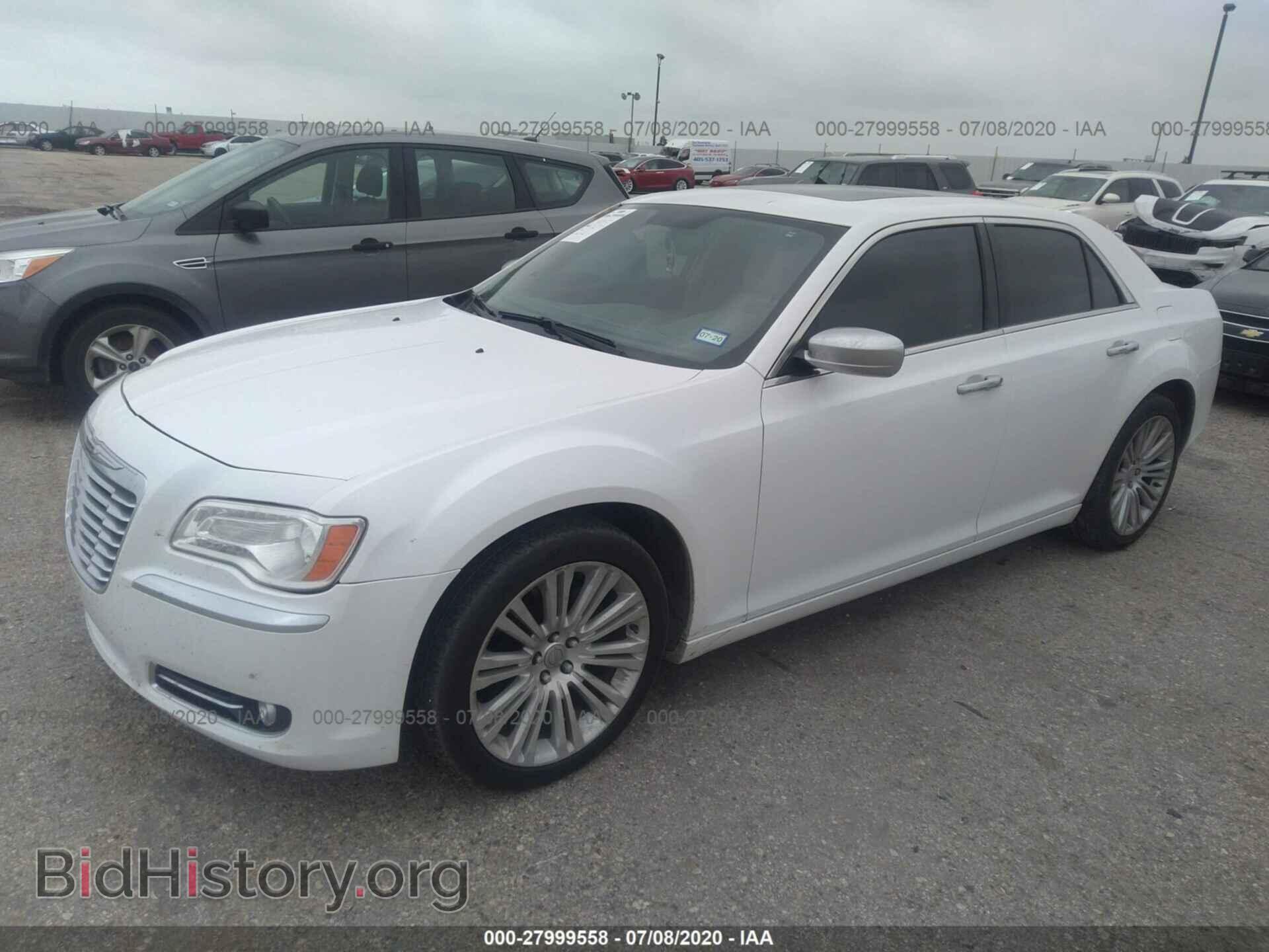 2013 CHRYSLER 300 - VIN: 2C3CCAPT0DH504550 - Фото 2