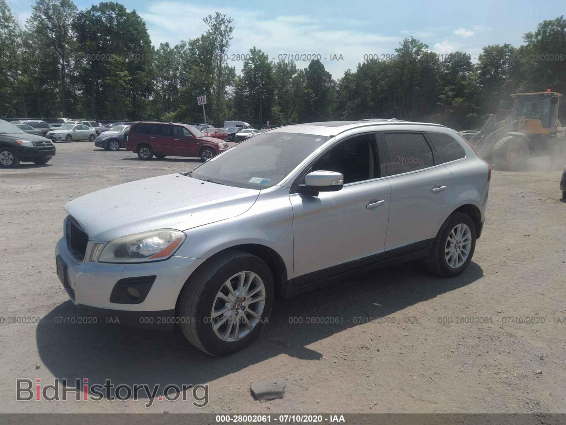 2010 VOLVO XC60 - VIN: YV4992DZ8A2096058 - Фото 2