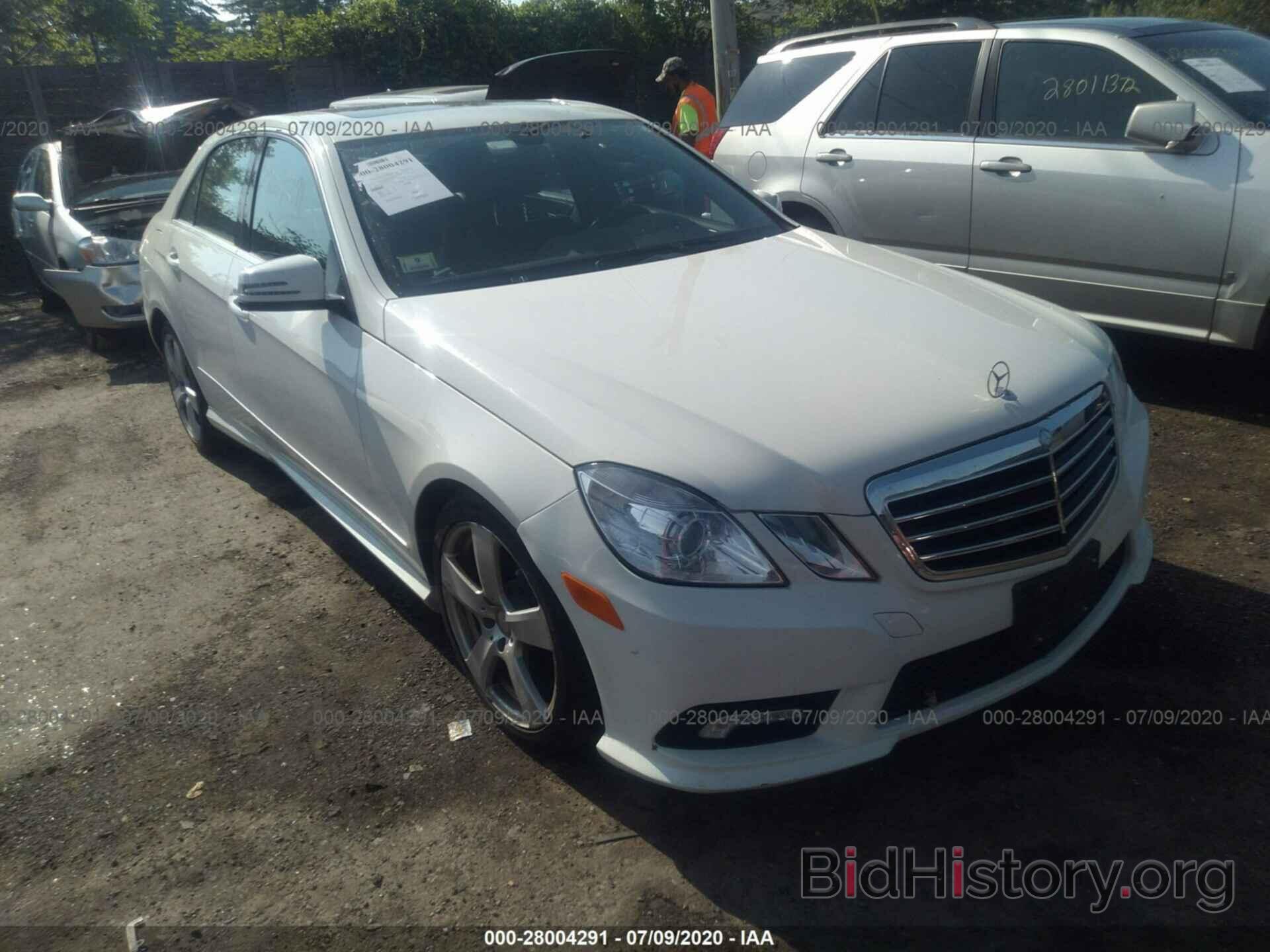 Photo WDDHF8HBXBA437318 - MERCEDES-BENZ E-CLASS 2011