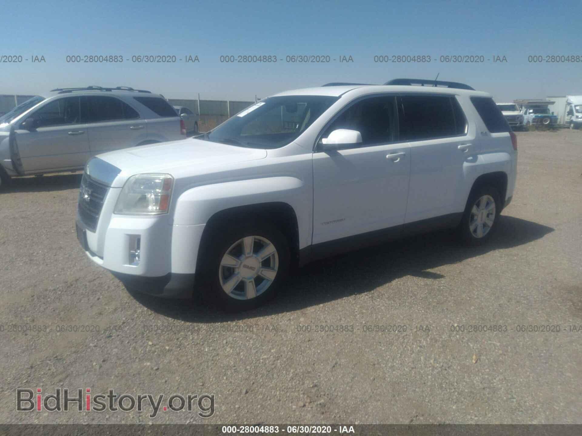 2011 GMC Terrain - VIN: 2CTALSEC3B6215607 - Photo 2