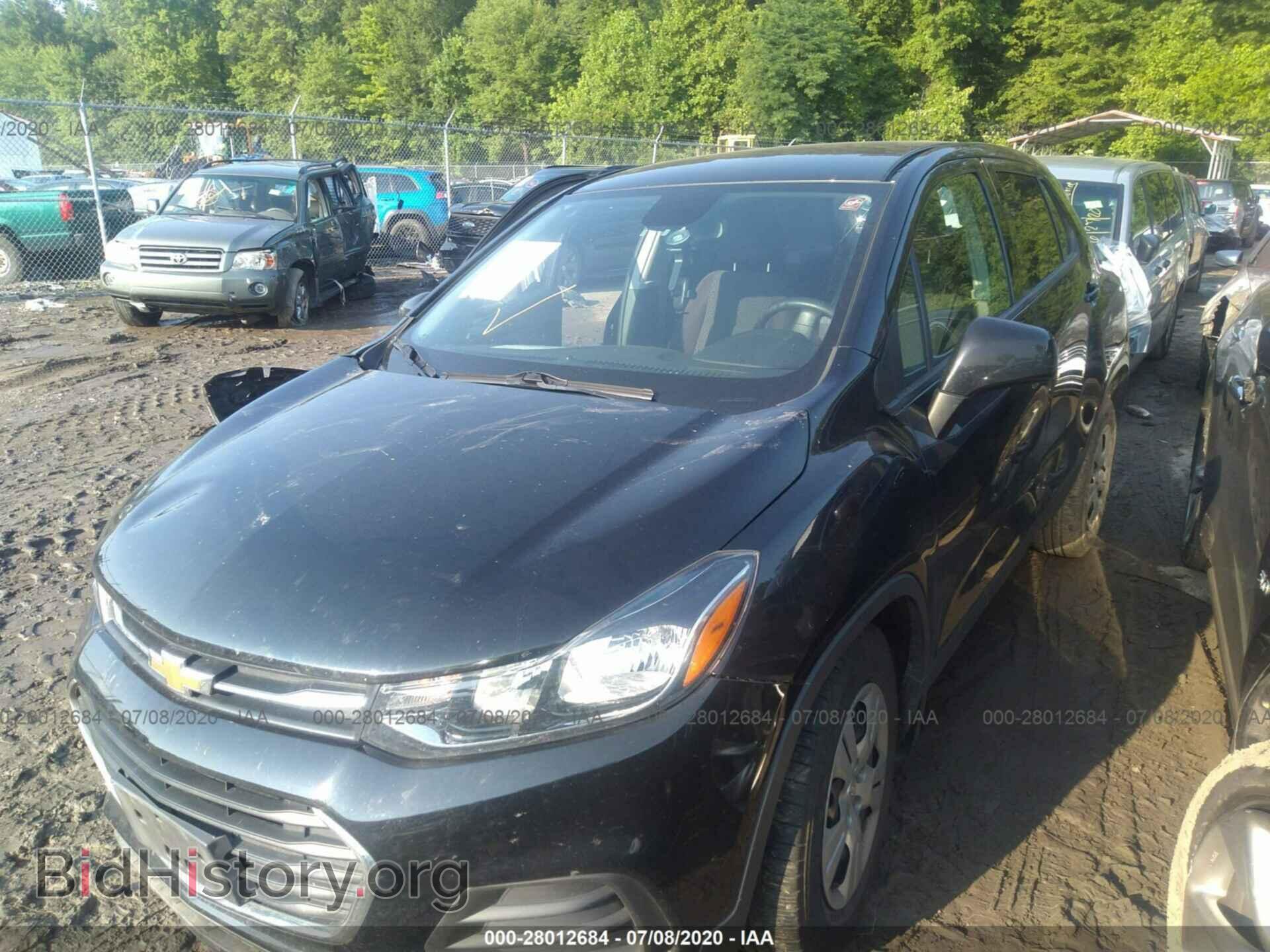 2018 CHEVROLET TRAX - VIN: 3GNCJKSB1JL197955 - Фото 2