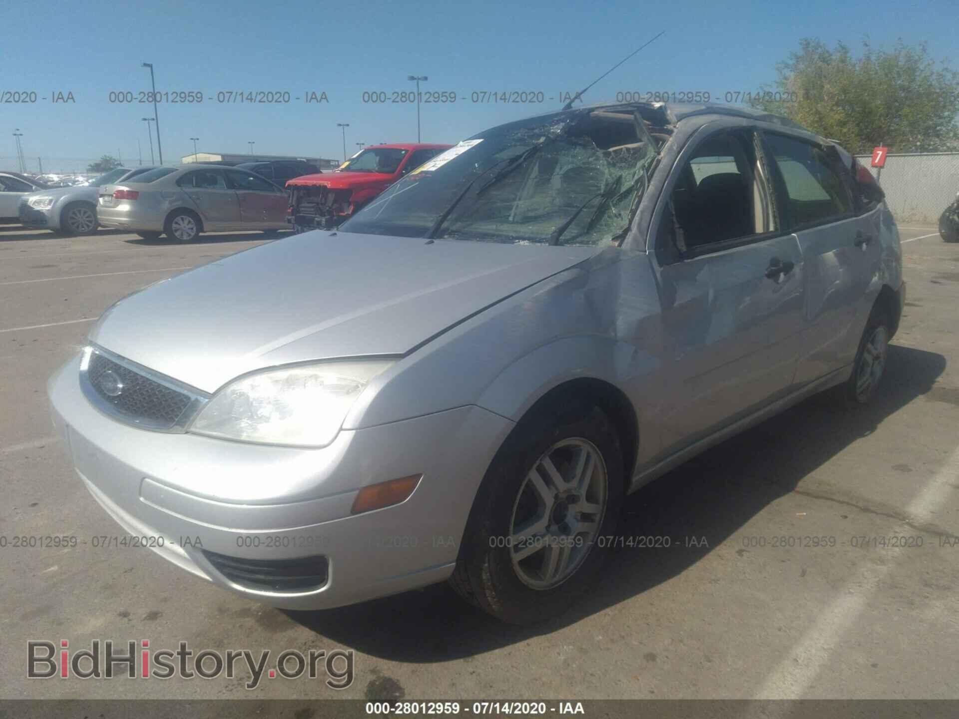 2005 FORD FOCUS - VIN: 3FAFP37N05R128003 - Фото 2