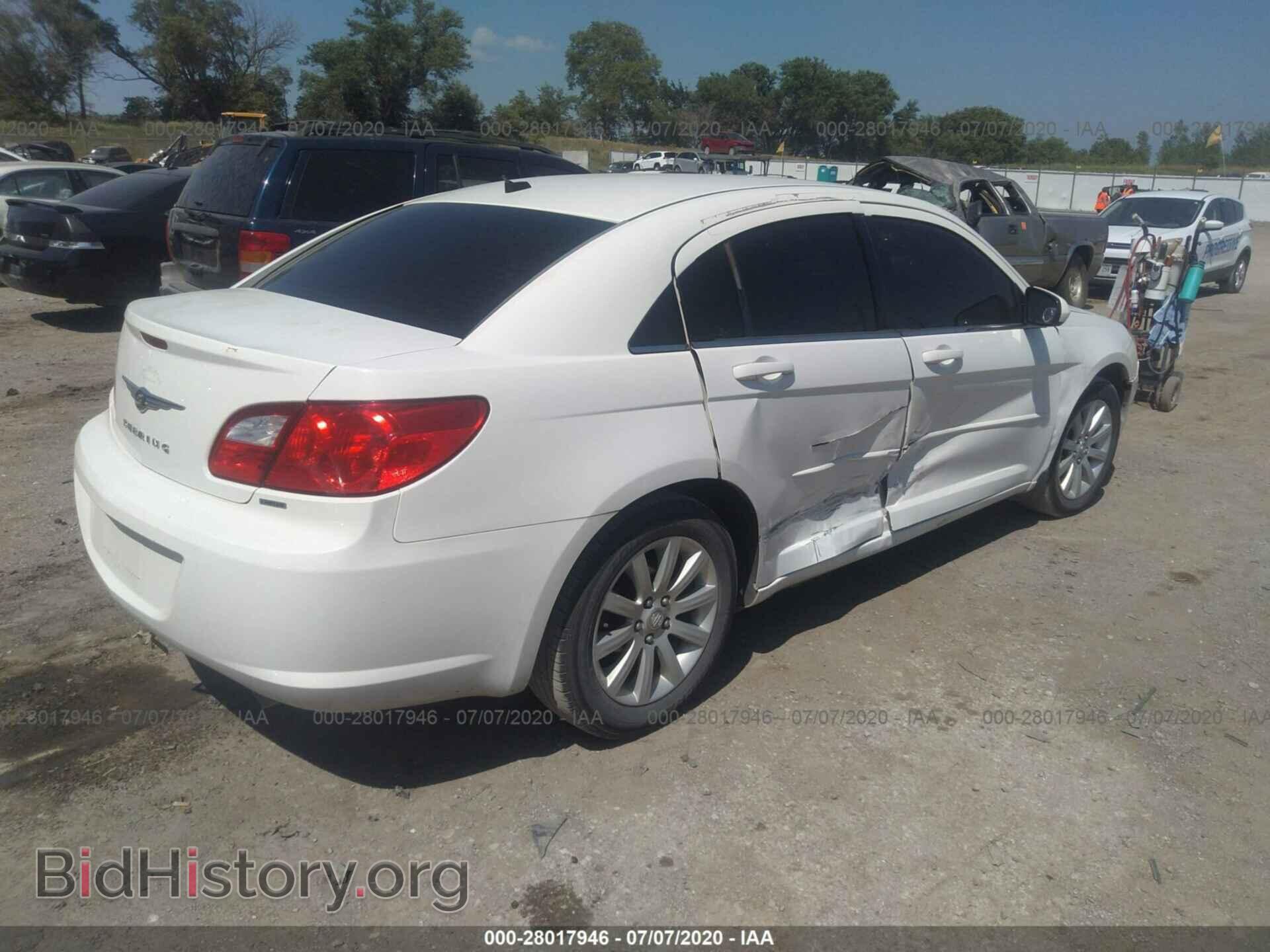 2010 CHRYSLER SEBRING - VIN: 1C3CC5FD0AN196929 - Фото 4
