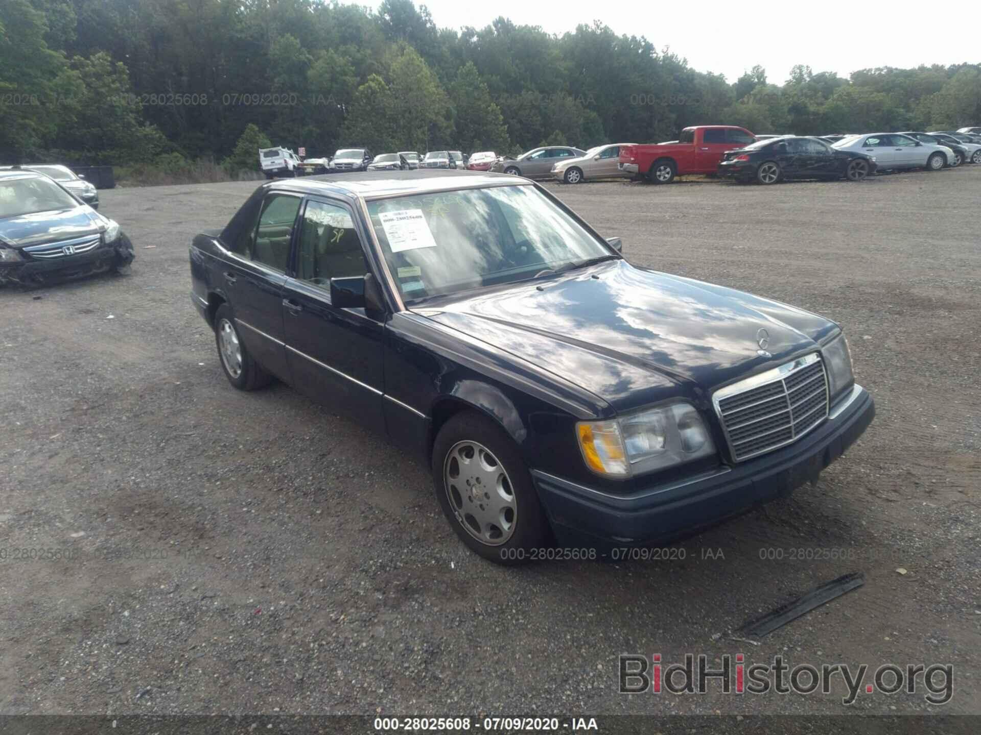 Photo WDBEA32E9RC149241 - MERCEDES-BENZ E 1994