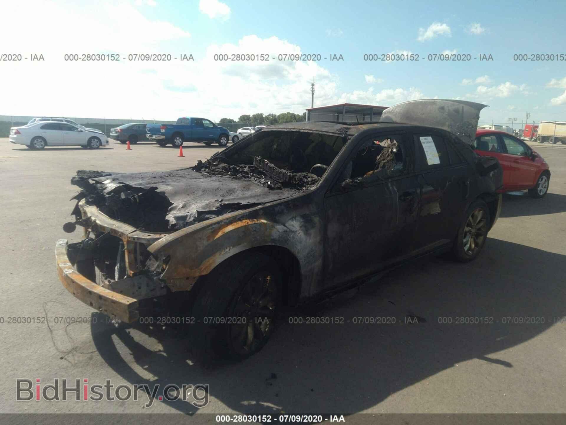 2016 CHRYSLER 300 - VIN: 2C3CCAKG0GH192325 - Фото 2