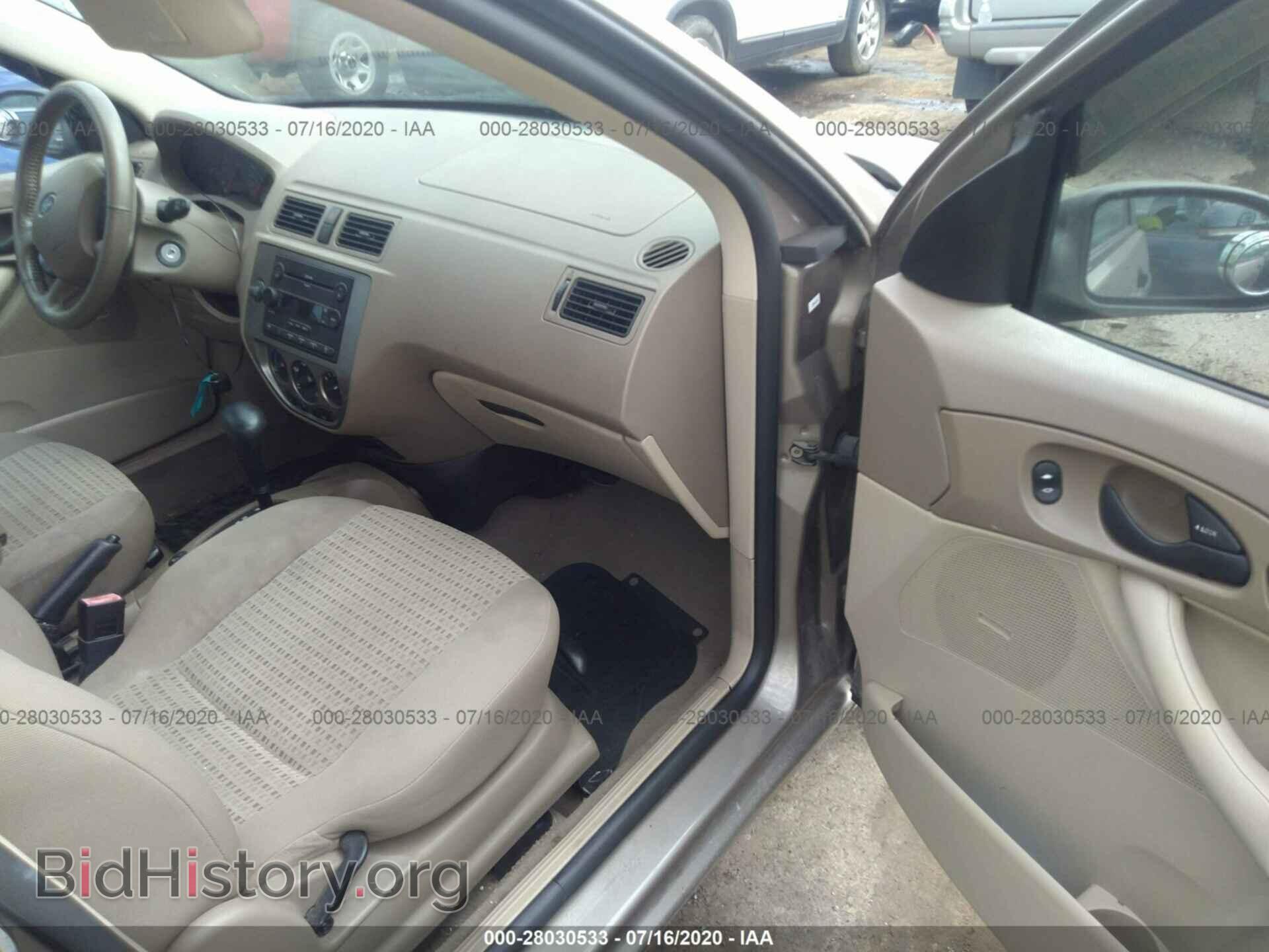 2005 FORD FOCUS - VIN: 1FAHP36N05W106672 - Фото 5