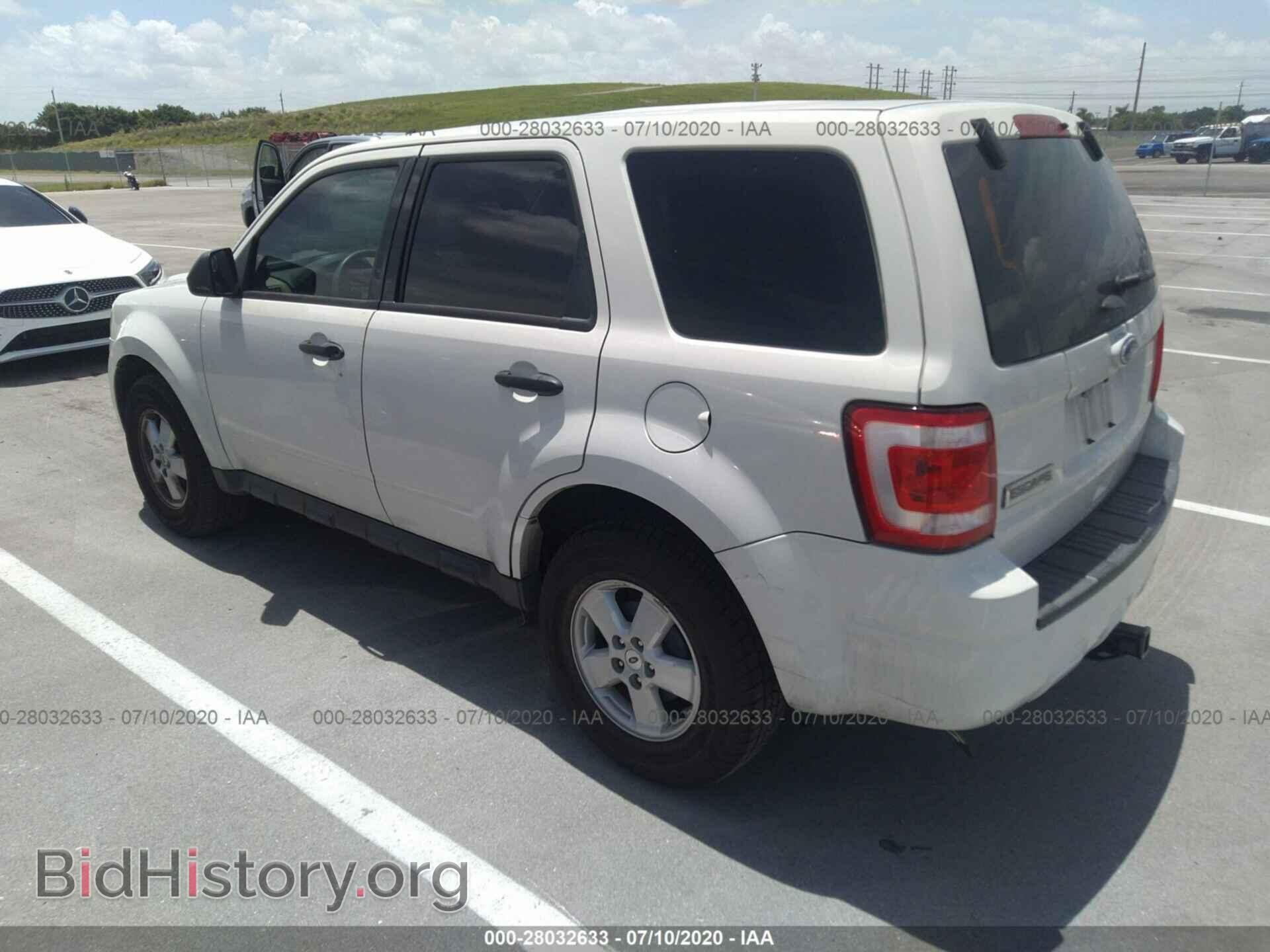 2011 FORD ESCAPE - VIN: 1FMCU0C71BKB63673 - Photo 3