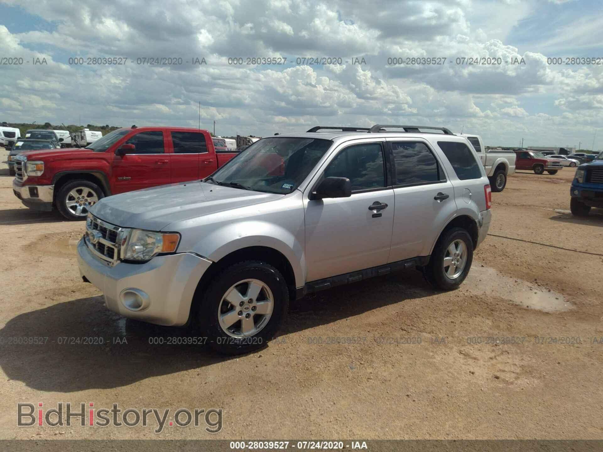 2011 FORD ESCAPE - VIN: 1FMCU0DG8BKB03954 - Фото 2