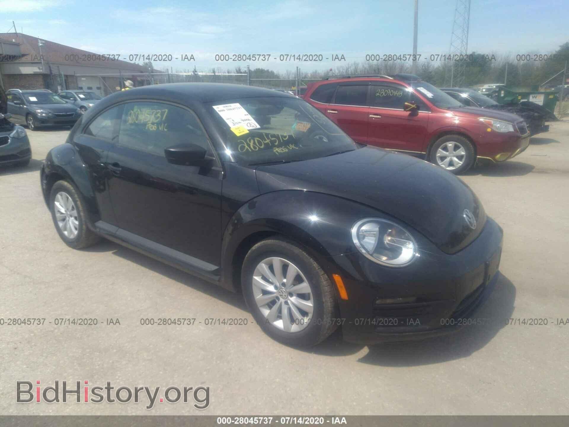 Photo 3VWF17AT0HM609328 - VOLKSWAGEN BEETLE 2017