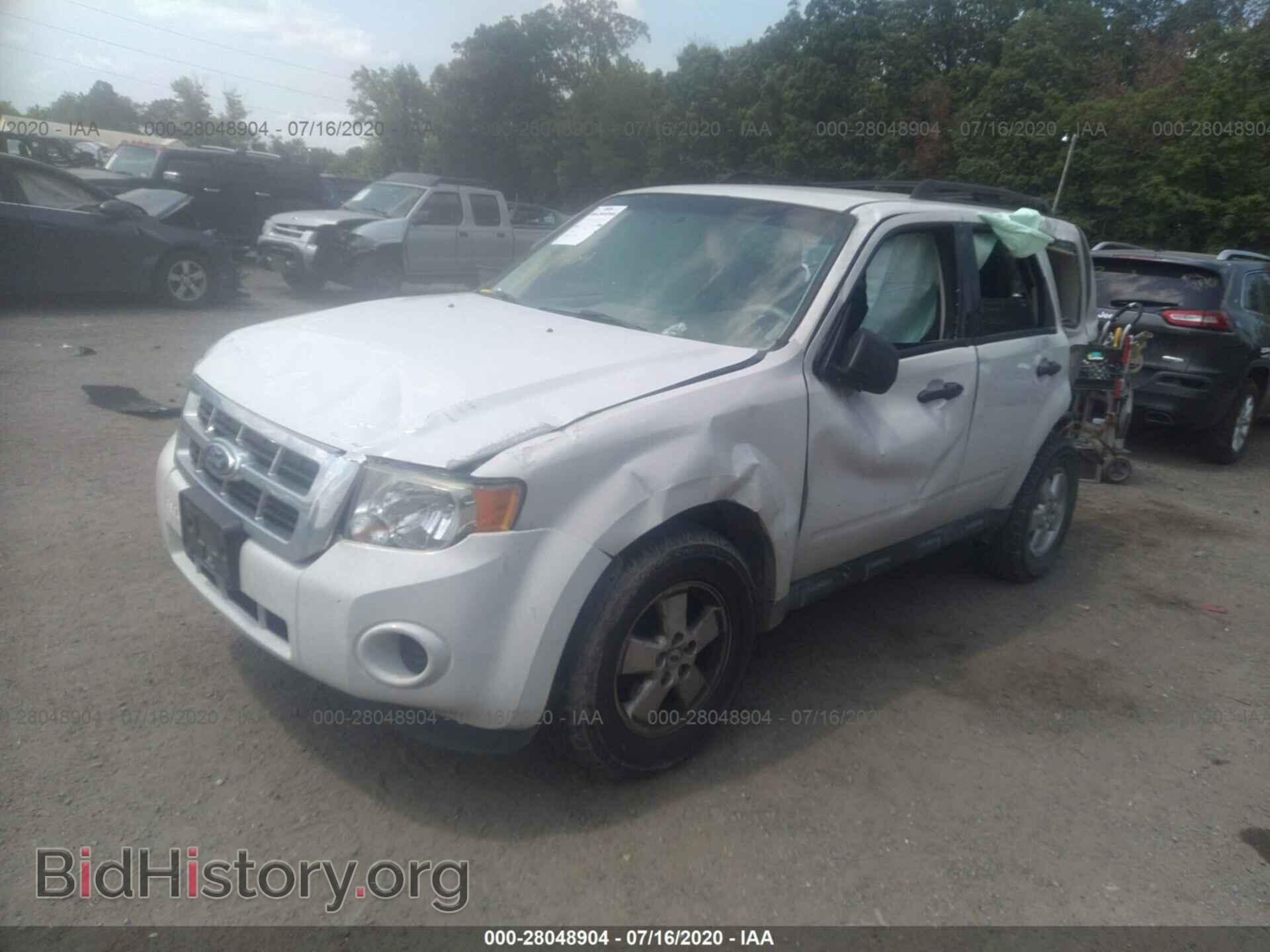 2011 FORD ESCAPE - VIN: 1FMCU0C76BKA04809 - Фото 2