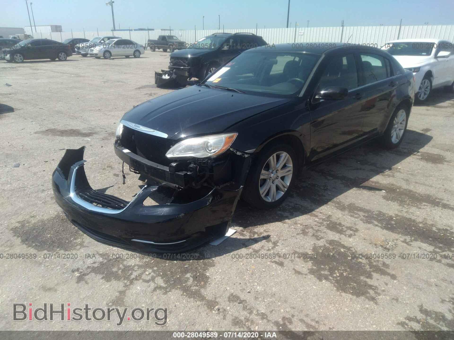2014 CHRYSLER 200 - VIN: 1C3CCBAB3EN209652 - Фото 2